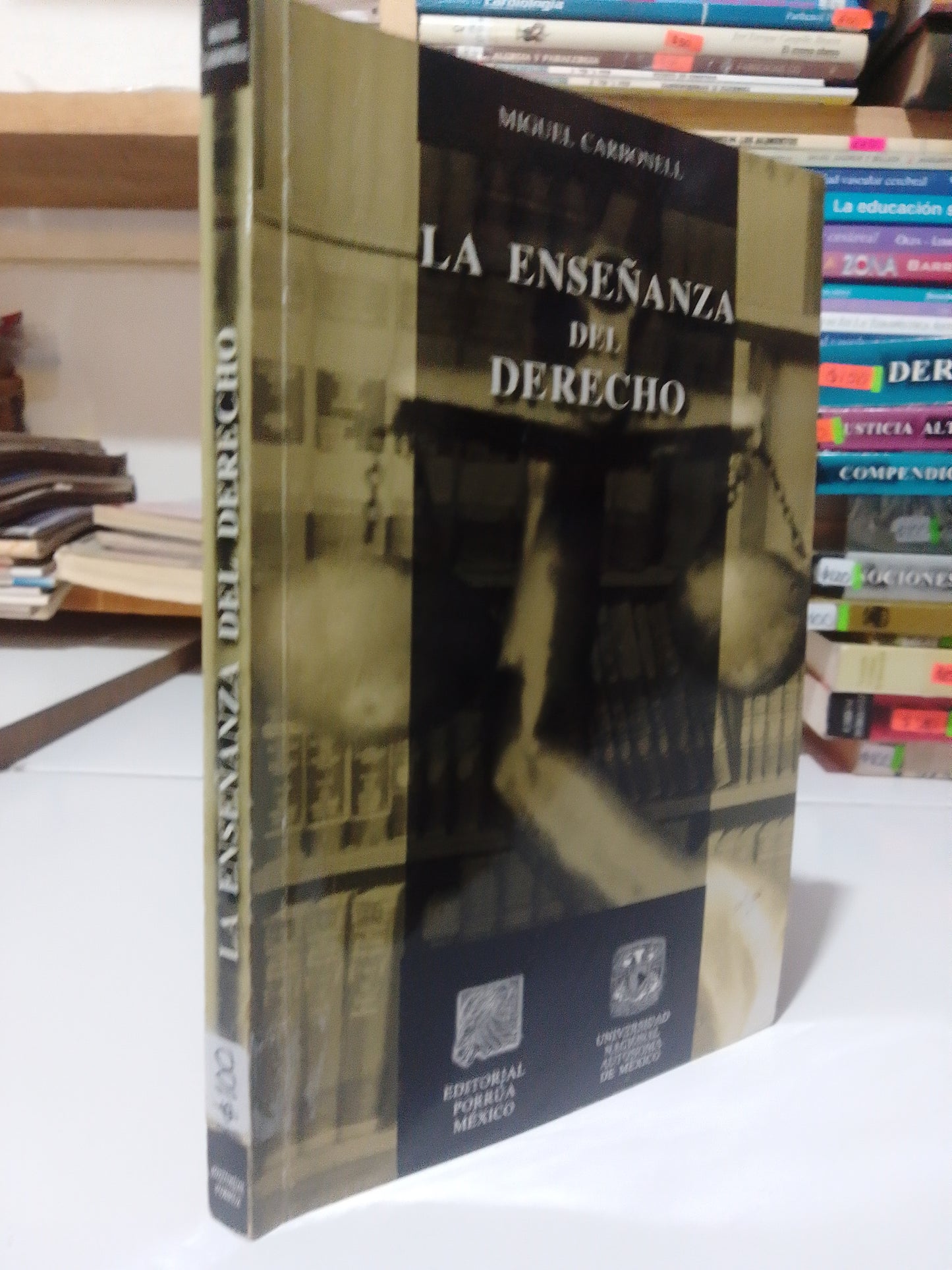 LA ENSEÑANZA DEL DERECHO POR MIGUEL CARBONELL USADO DERECHO JUAREZ