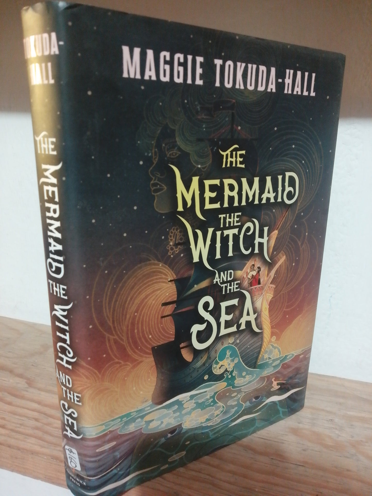 THE MERMAID THE WITCH AND THE SEA POR MAGGIE TOKUDA HALL USADO IDIOMAS JUAREZ