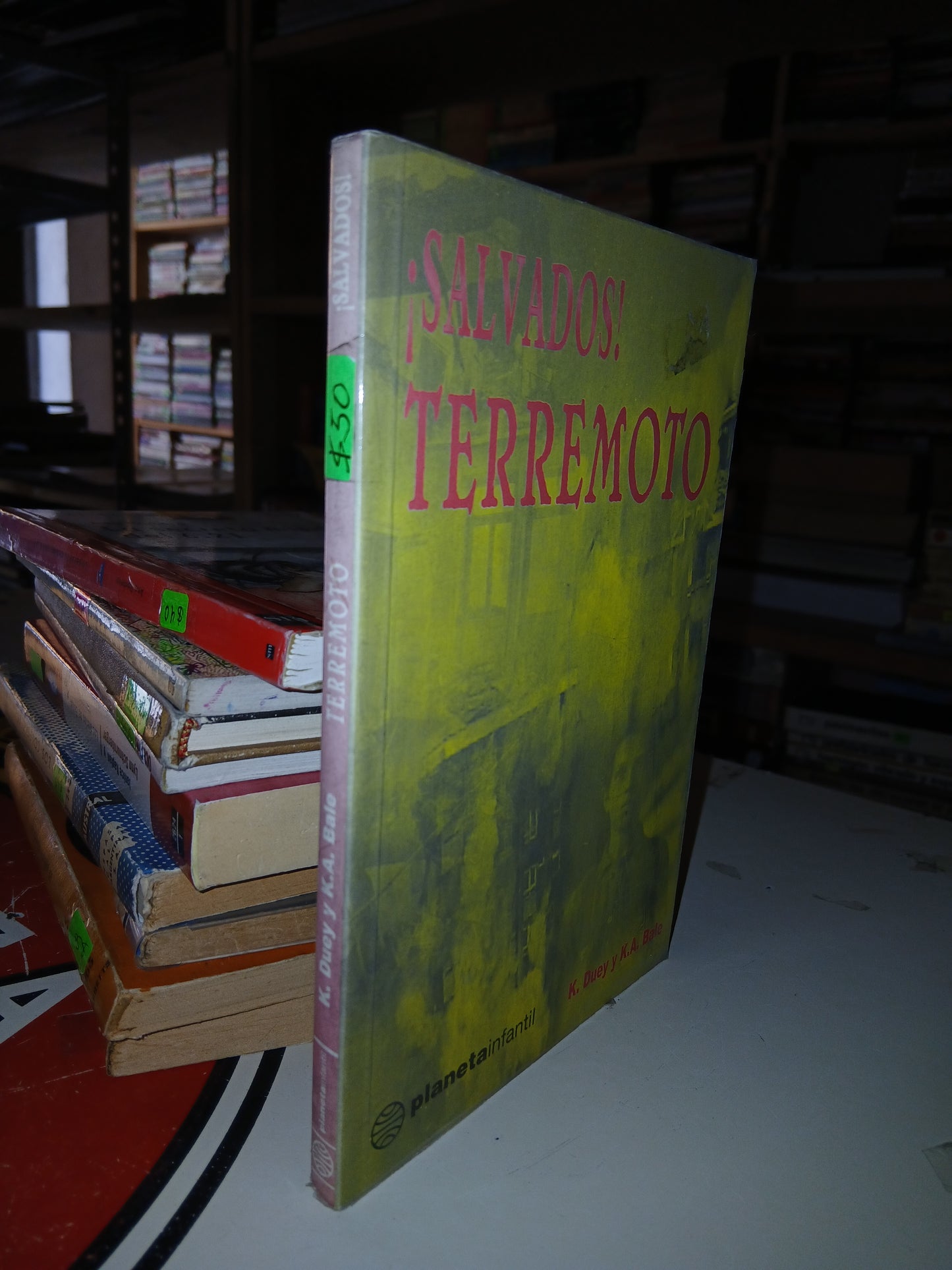 ¡SALVADOS! TERREMOTO POR K. DUEY Y K.A. BALE USADO NOVELA LITERARIO 207