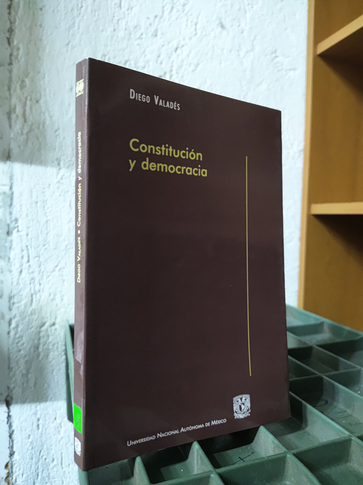 CONSTITUCION Y DEMOCRACIA POR DIEGO VALADES USADO DERECHO JUAREZ 515