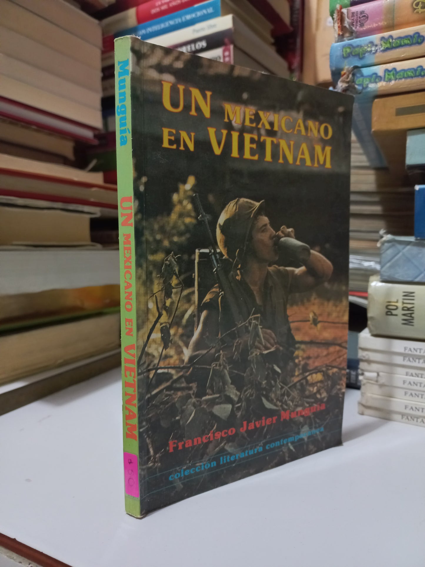 UN MEXICANO EN VIETNAM POR FRANCISCO JAVIER MUNGUÍA USADO NOVELA JUÁREZ