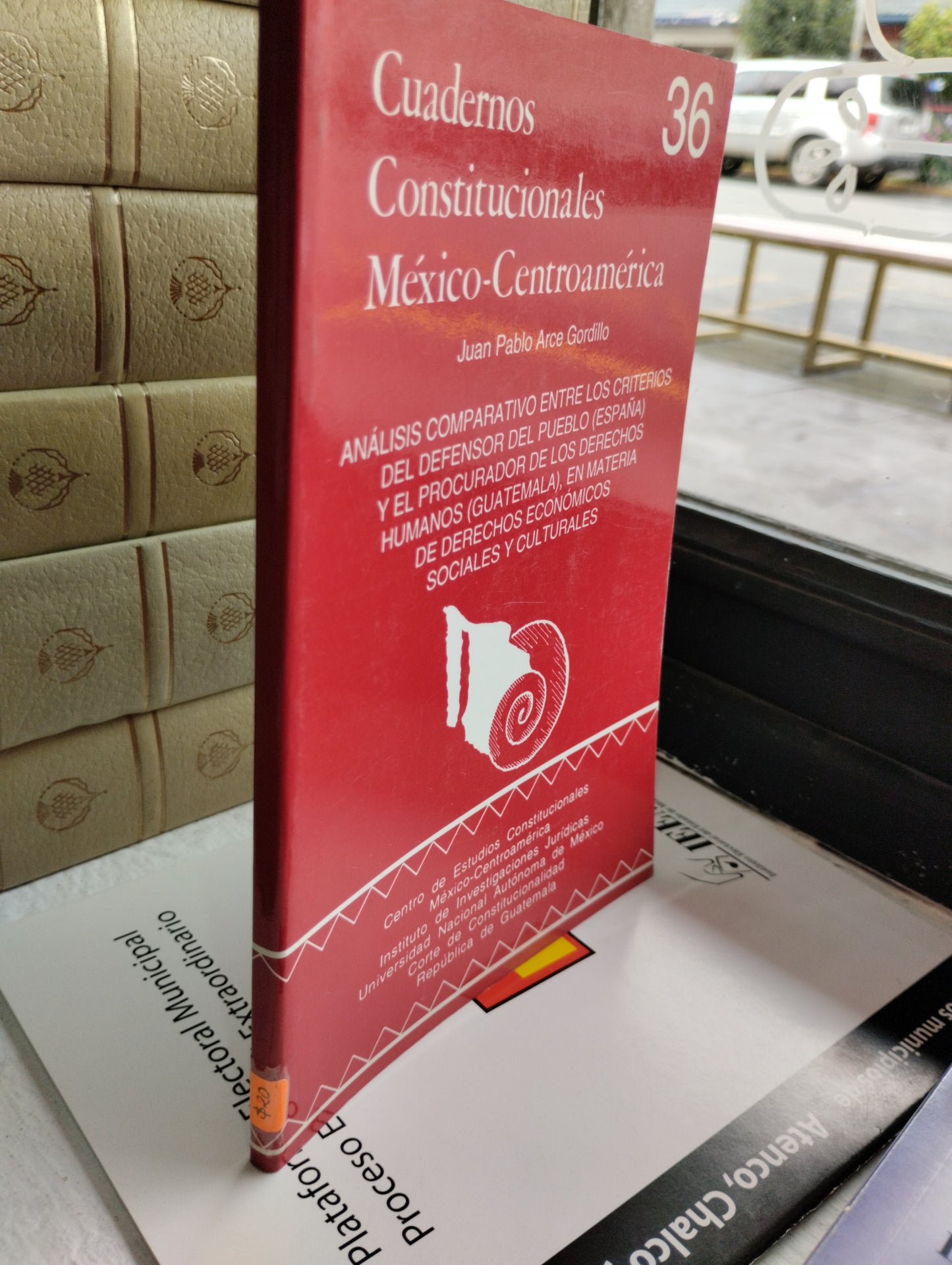 CUADERNOS CONSTITUCIONALES MEXICO CENTROAMERICA ANALISIS COMPARATIVO ENTRE LOS CRITERIOS DEL DEFENSOR DEL PUEBLO Y EL PROCURADOR DE LOS DERECHOS HUMANOS EN MATERIA DE DERECHOS ECONOMICOS SOCIALES Y CULTURALES JUAN PABLO ARCE G USADO POLITICA JUAREZ 515