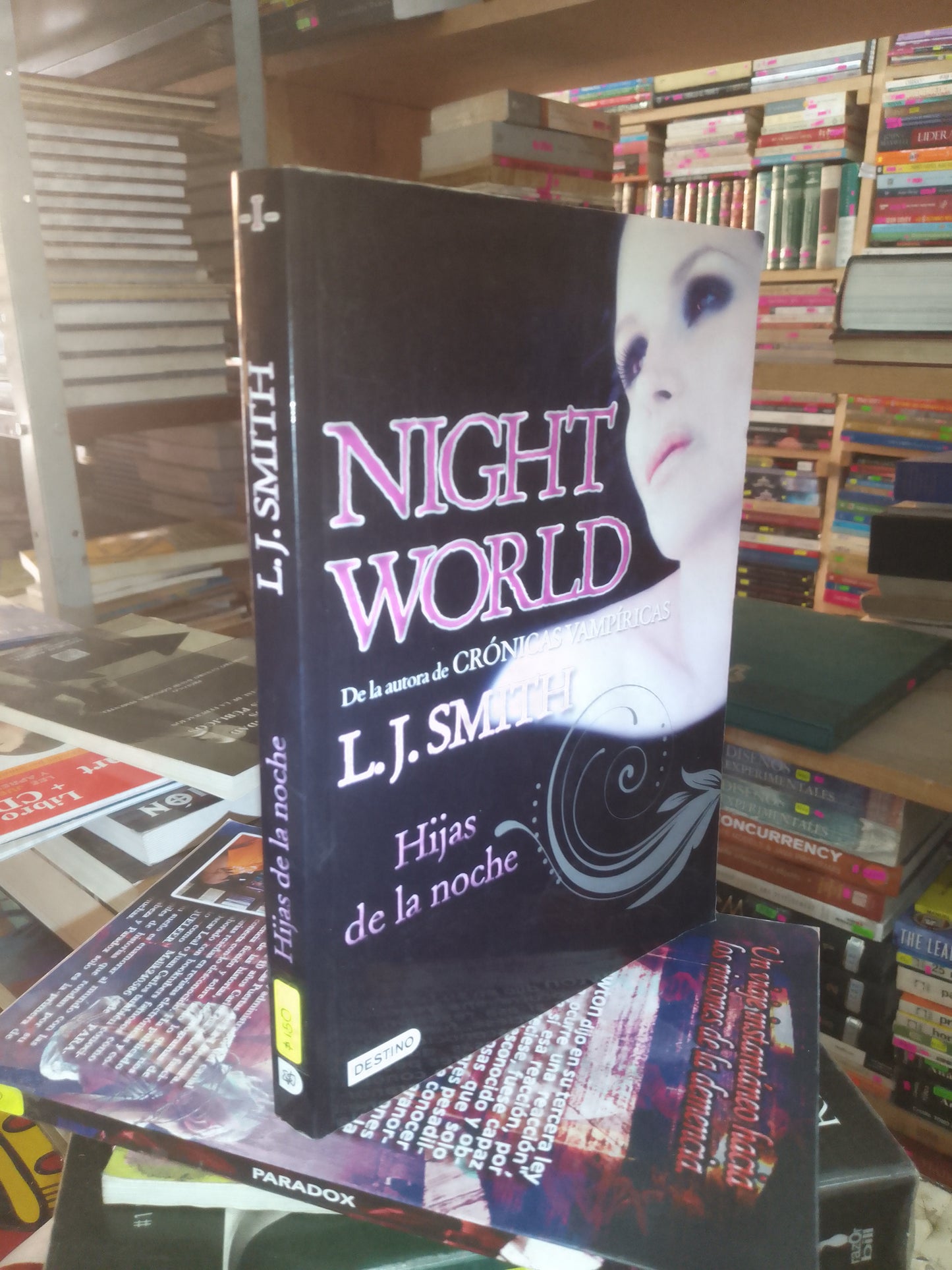 NIGHT WORLD POR L. J. SMITH USADO NOVELA LITERARIO 207