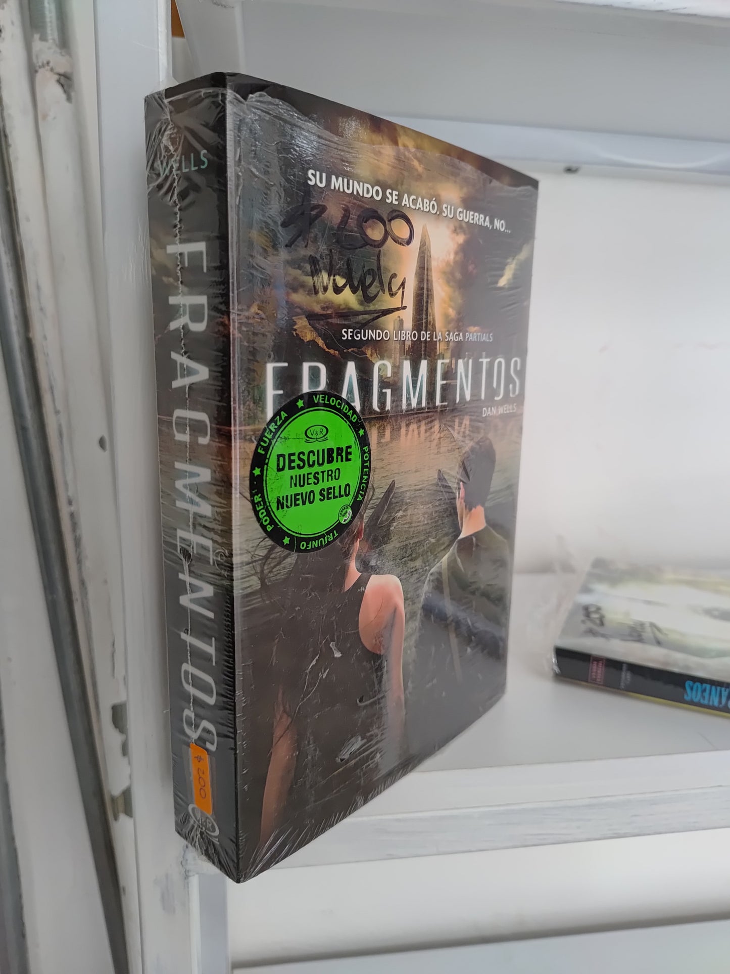 FRAGMENTOS POR DAN WELLS USADO NOVELAS JUAREZ 515