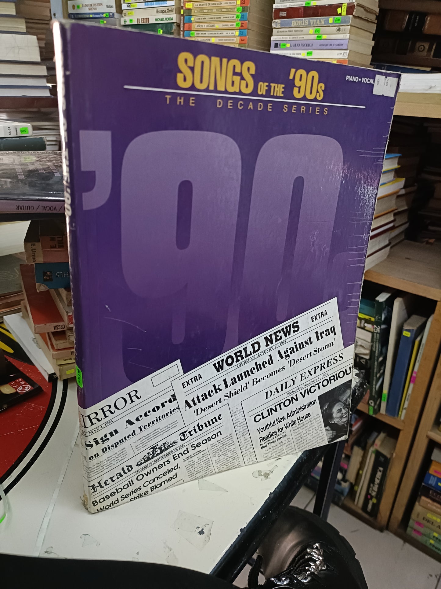 SONGS OF THE 90S THE DECADE SERIES PIANO VOCAL GUITAR USADO ARTE LITERARIO 207