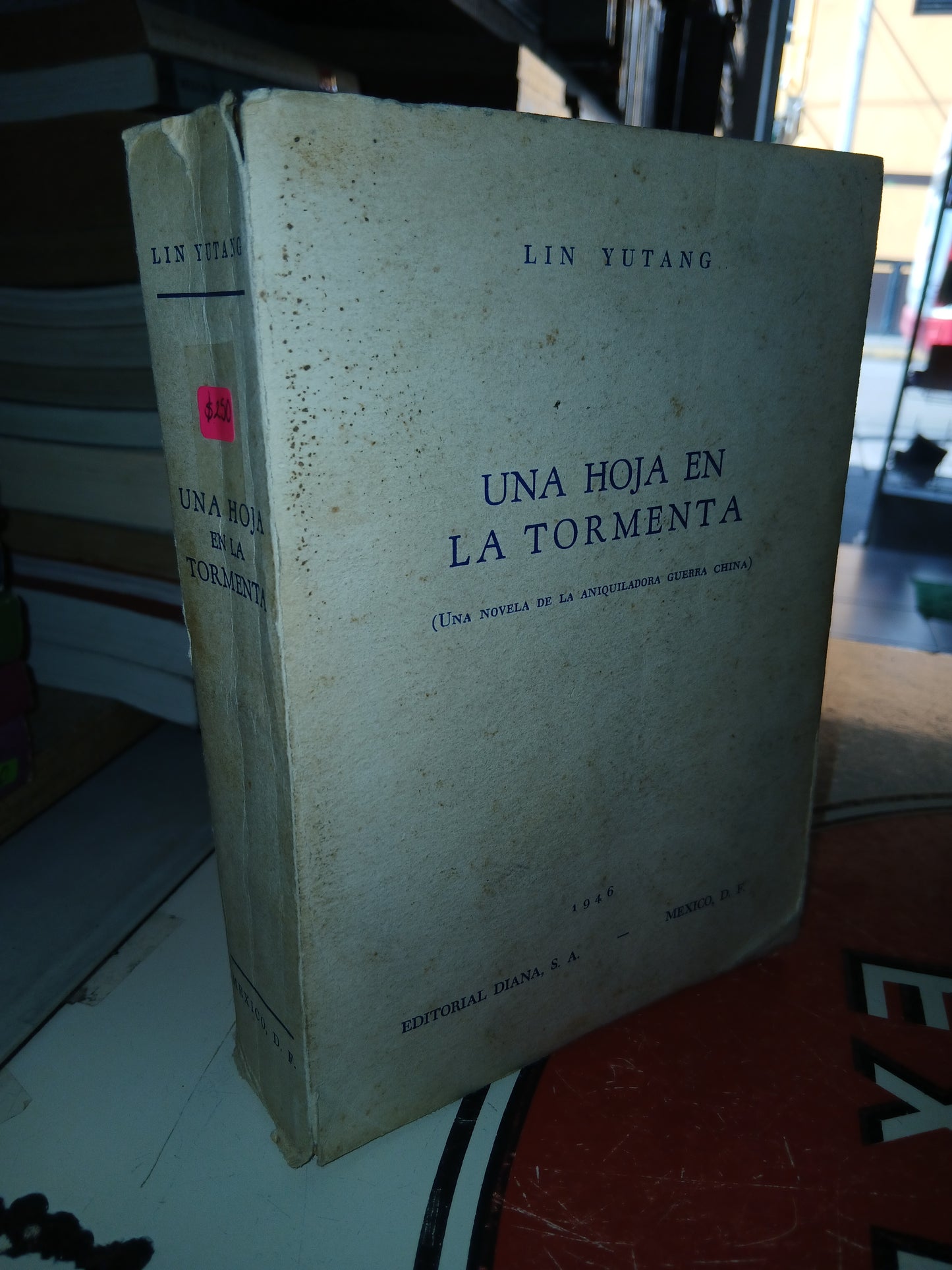UNA HOJA EN LA TORMENTA POR LIN YUTANG USADO NOVELA LITERARIO 207