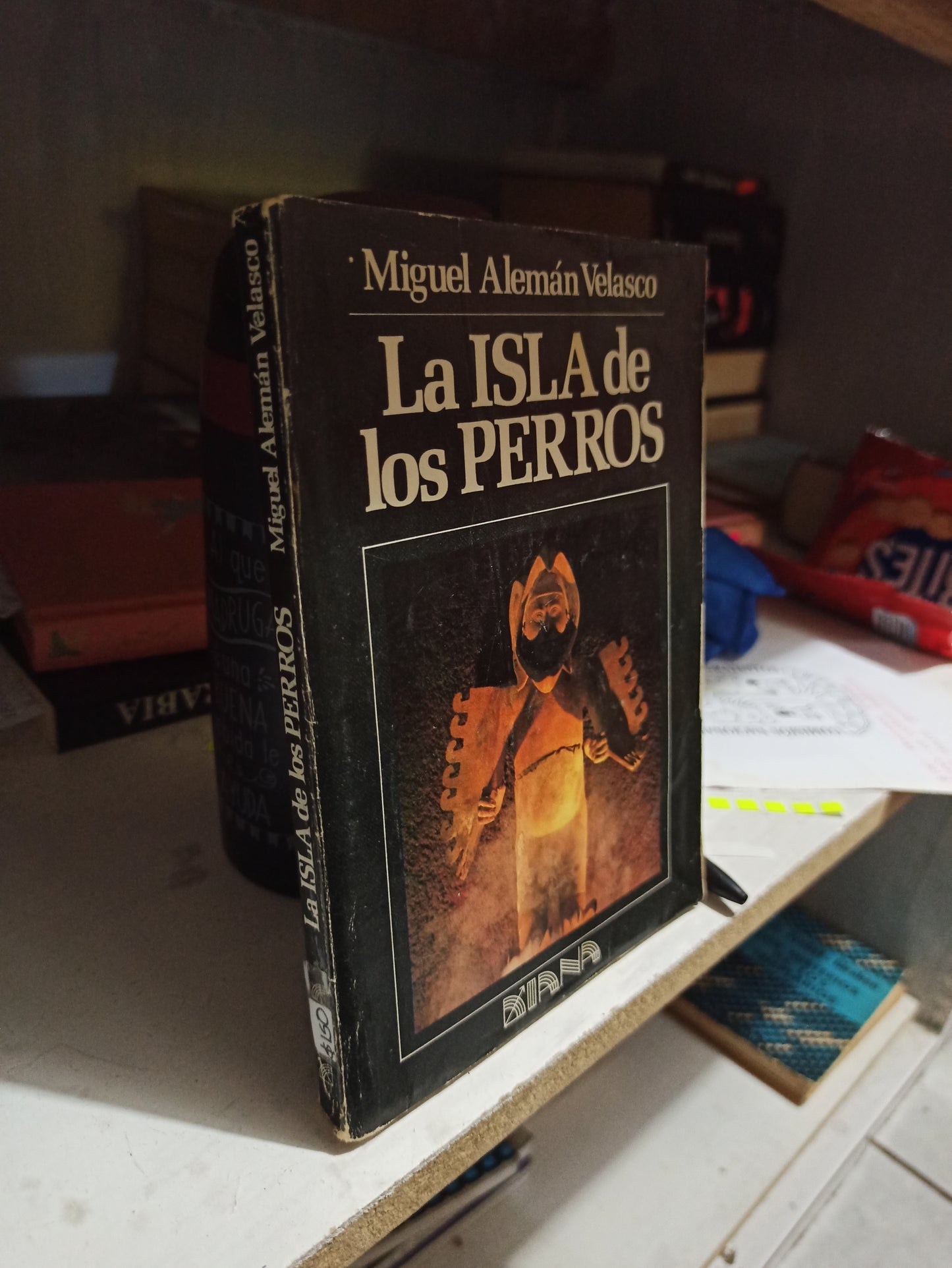LA ISLA DE LOS PERROS POR MIGUEL ALEMAN VELASCO USADO NOVELAS JUÁREZ