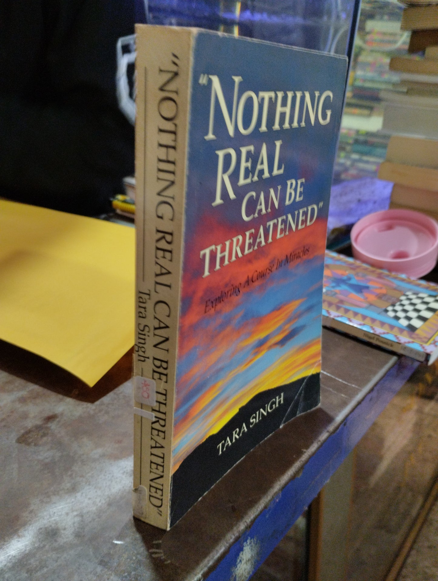 NOTHING REAL CAN BE THREATENED POR TARA SINGH USADO IDIOMAS ALDAMA