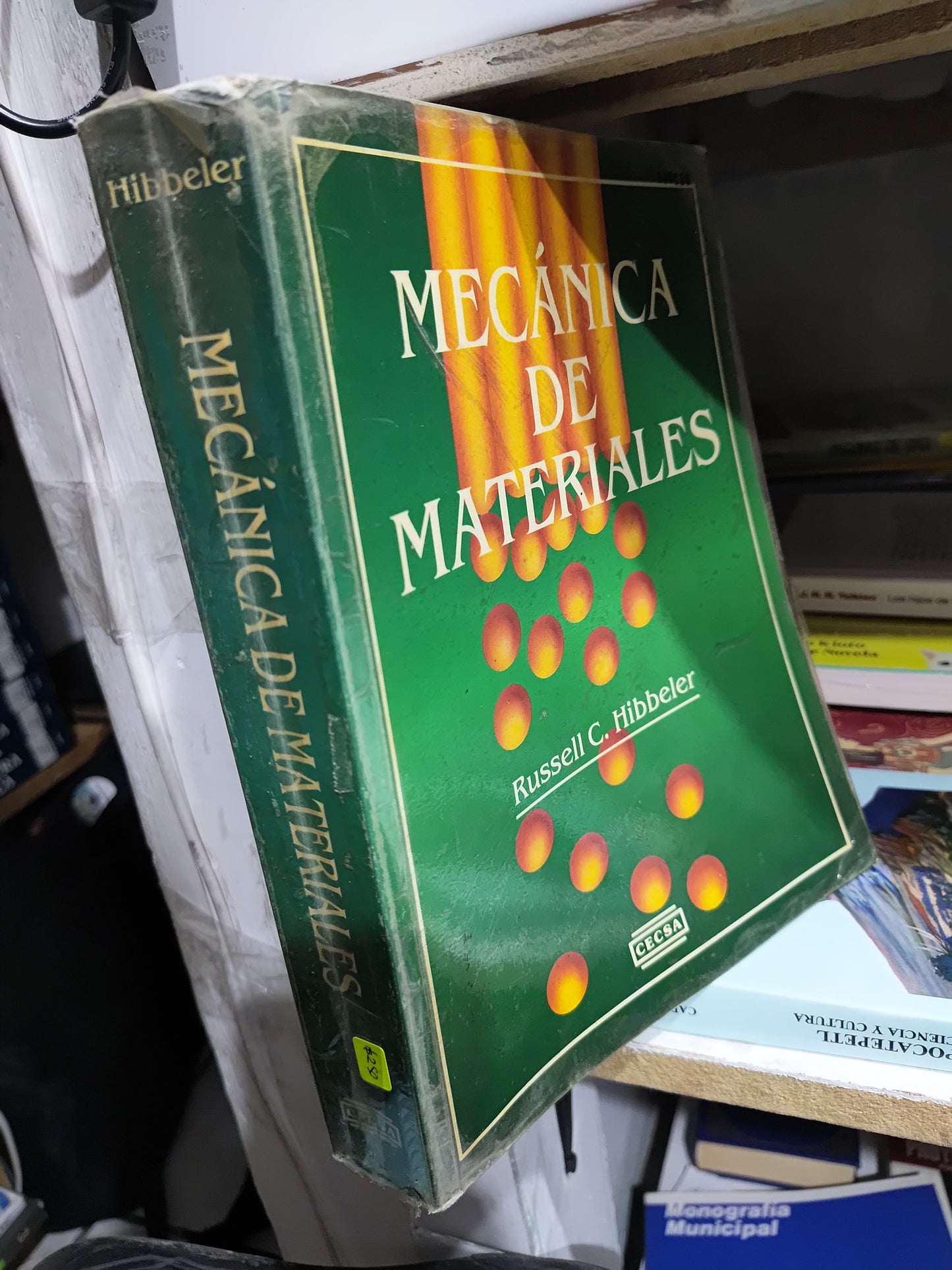 MECANICA DE MATERIALES POR RUSSEL C. HIBBELER USADO MATEMÁTICAS JUAREZ