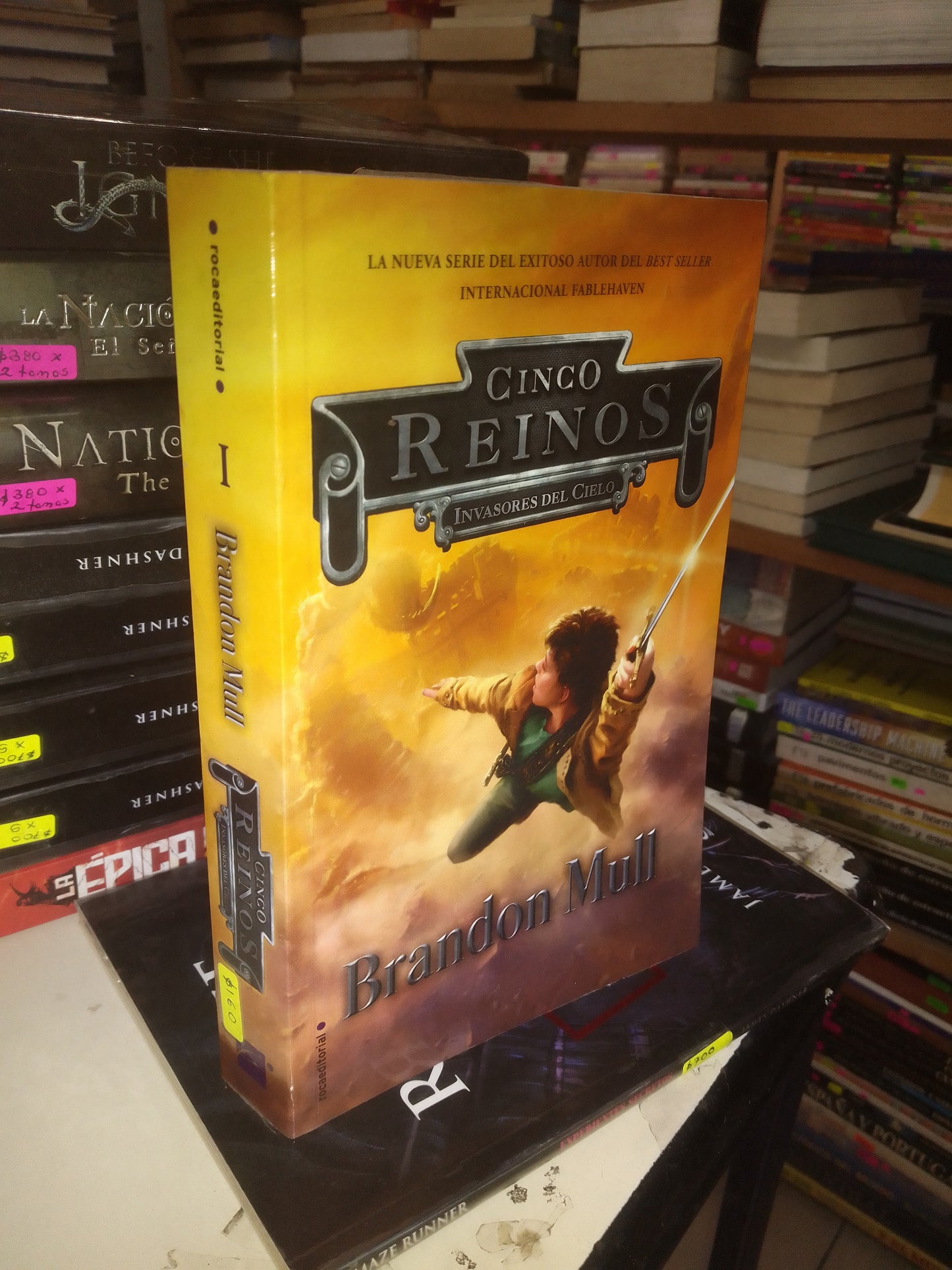 CINCO REINOS: INVASORES DEL CIELO (I) POR BRANDON MULL USADO NOVELA LITERARIO 207