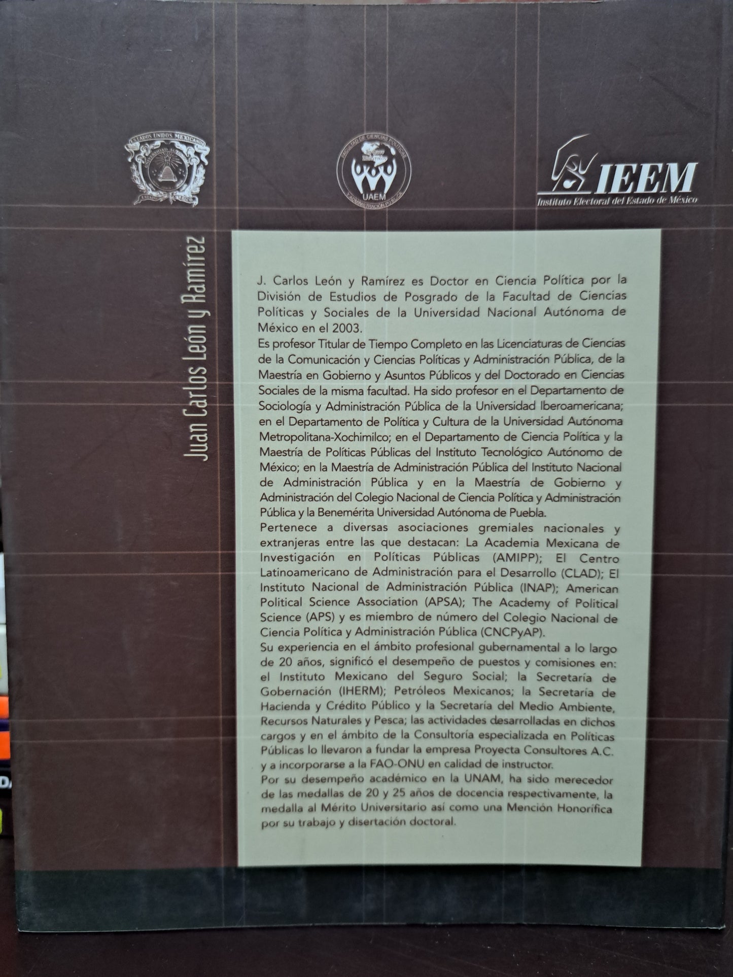 LA CONSTRUCCIÓN DE ESPACIOS PÚBLICOS EN LA DEMOCRACIA JUAN CARLOS LEÓN Y RAMÍREZ USADO DERECHO LITERARIO 305