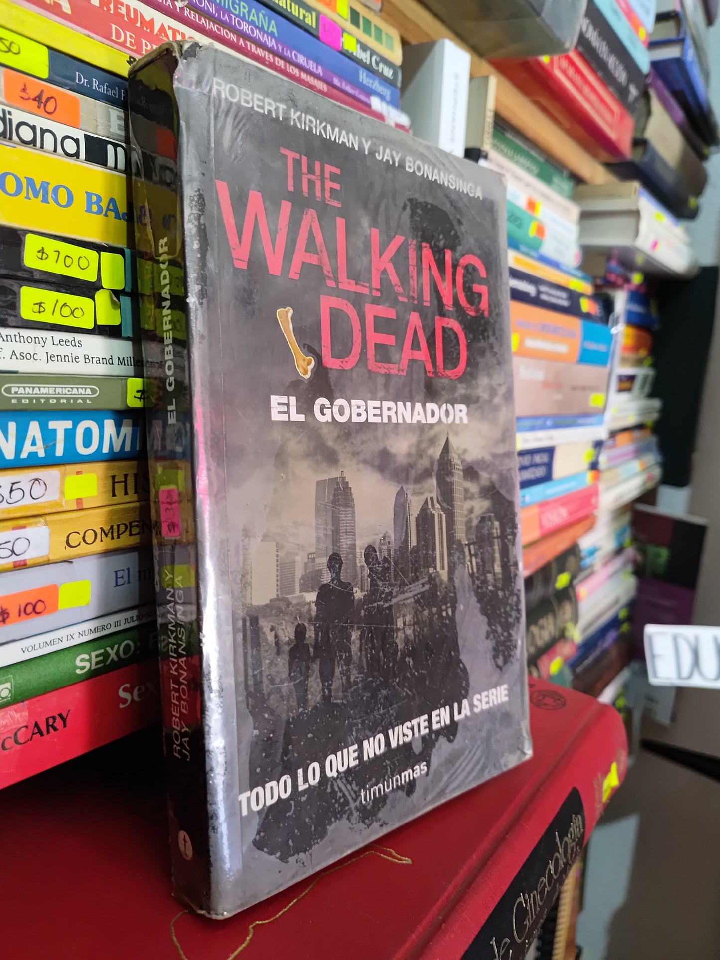 THE WALKING DEAD POR ROBERT KIRKMAN USADO NOVELAS LITERARIO 305