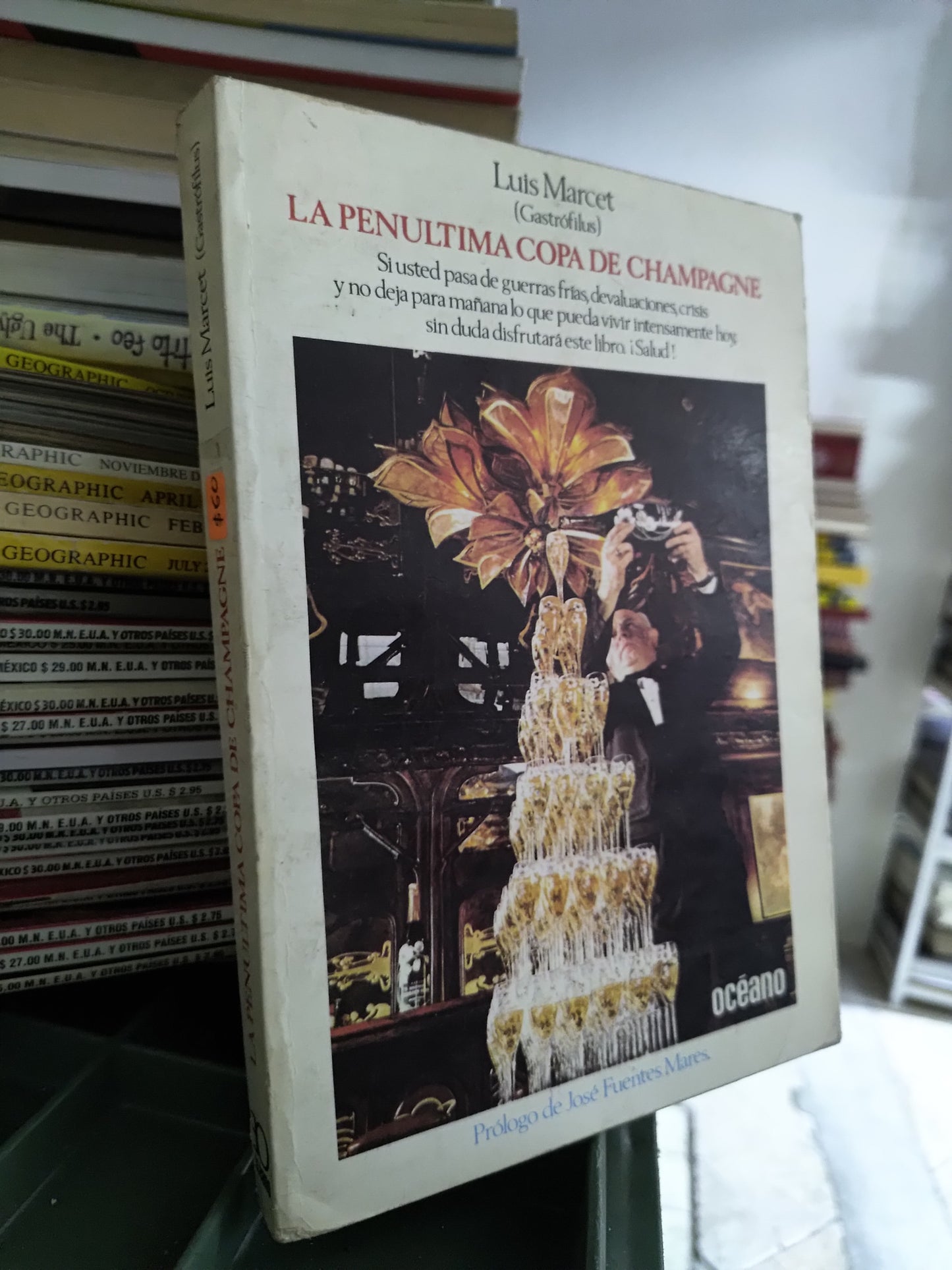 LA PENULTIMA COPA DE CHAMPAGNE POR LUIS MARCET USADO COCINA JUAREZ 515