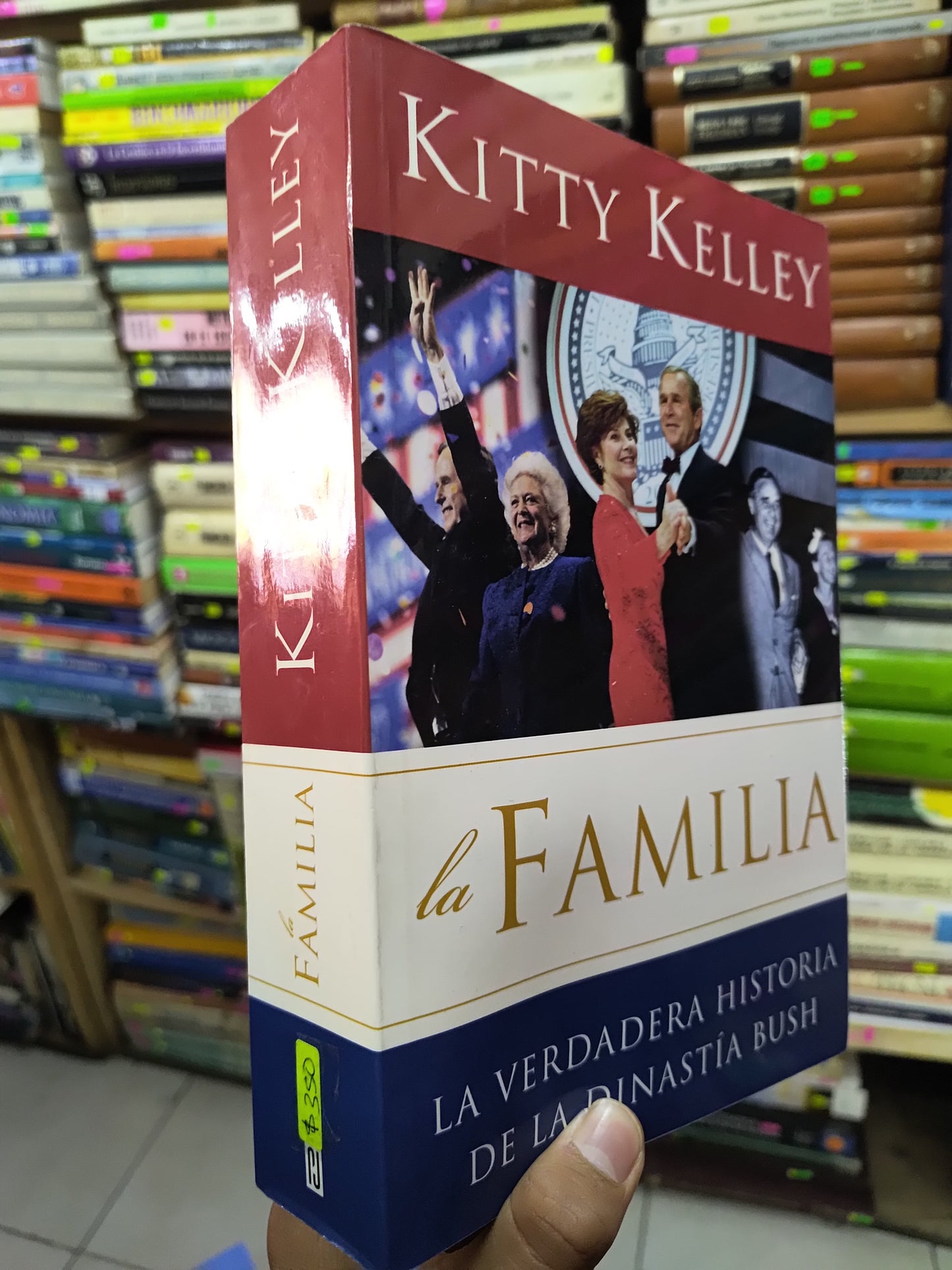 LA  FAMILIA POR KITTY KELLY USADO POLITICA LITERARIO 207