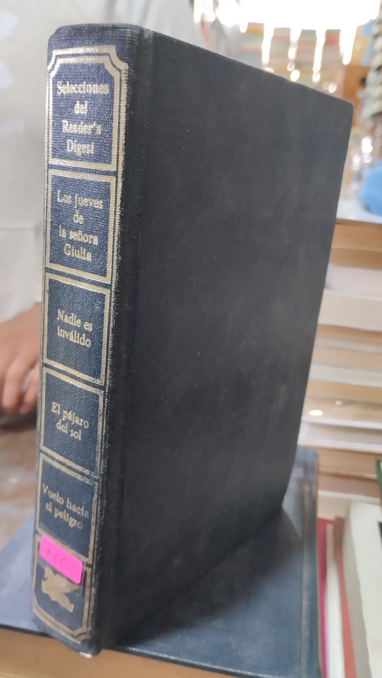LOS JUEVES DE LA SEÑORA GIULLA NADIE ES INVALIDO EL PAJARO DEL SOL VUELO HACIA EL PELIGRO LIBRO USADO NOVELAS ALDAMA