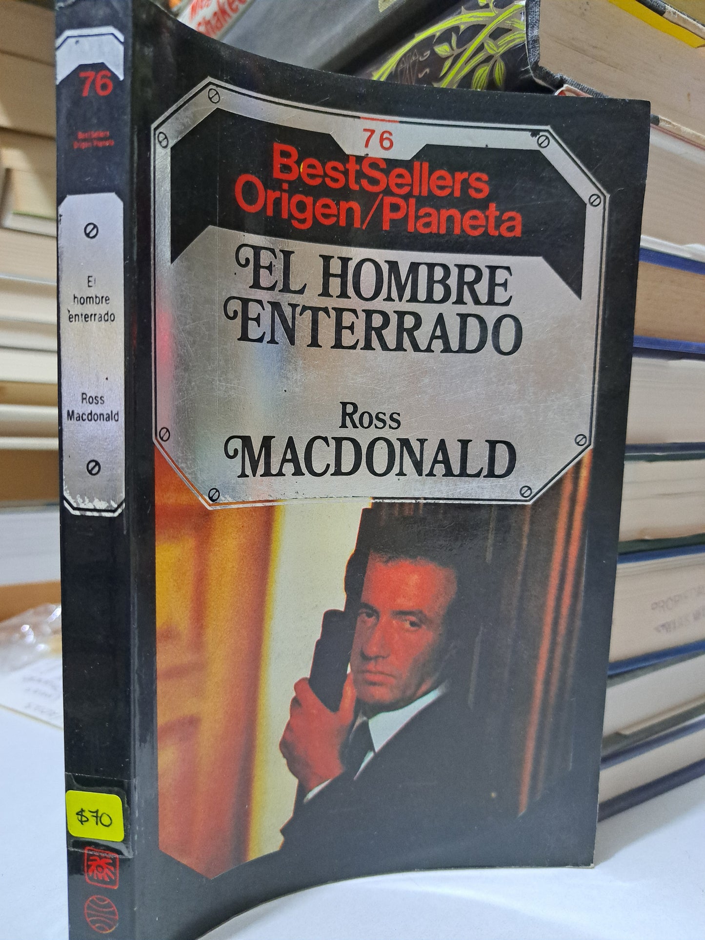 EL HOMBRE ENTERRADO ROSS MACDONALD USADO NOVELA JUÁREZ