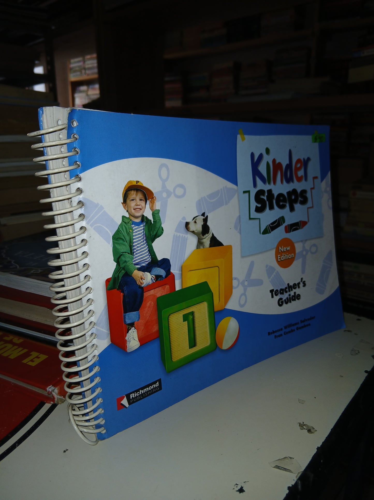 KINDER STEPS TEACHER'S GUIDE POR REBECCA WILLIAMS SALVADOR Y FRAN COMBS GAMBOA USADO INFANTIL LITERARIO 207