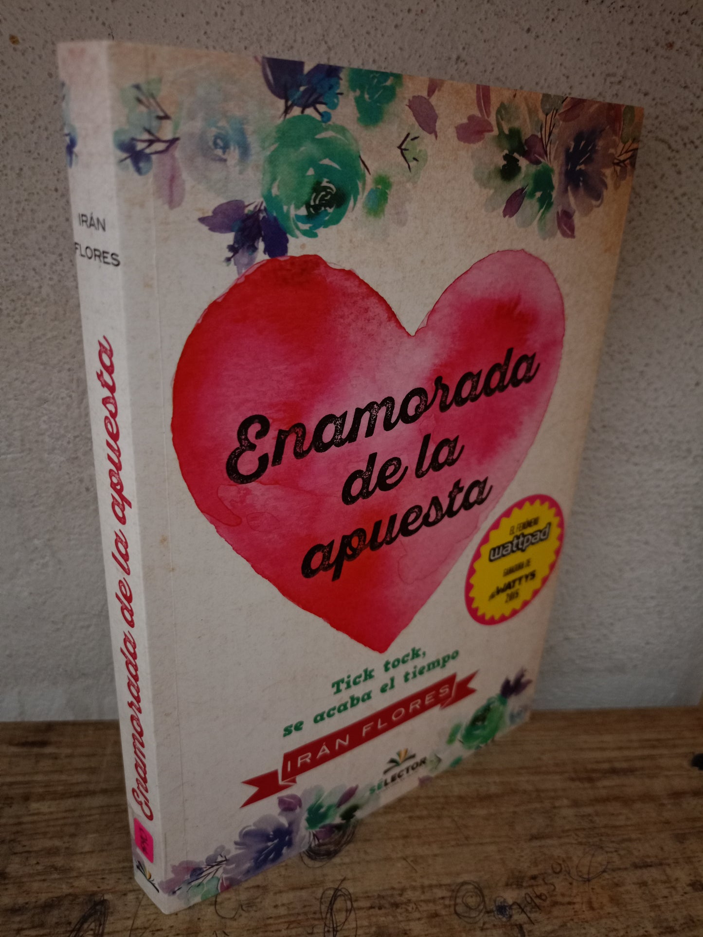 ENAMORADA DE LA APUESTA POR IRÁN FLORES USADO NOVELA LITERARIO 305