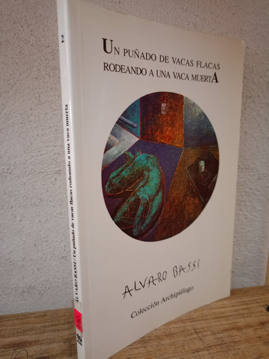 UN PUÑADO DE VACAS FLACAS RODEANDO A UNA VACA MUERTA ALVARO BASSI USADO NOVELA LITERARIO 305
