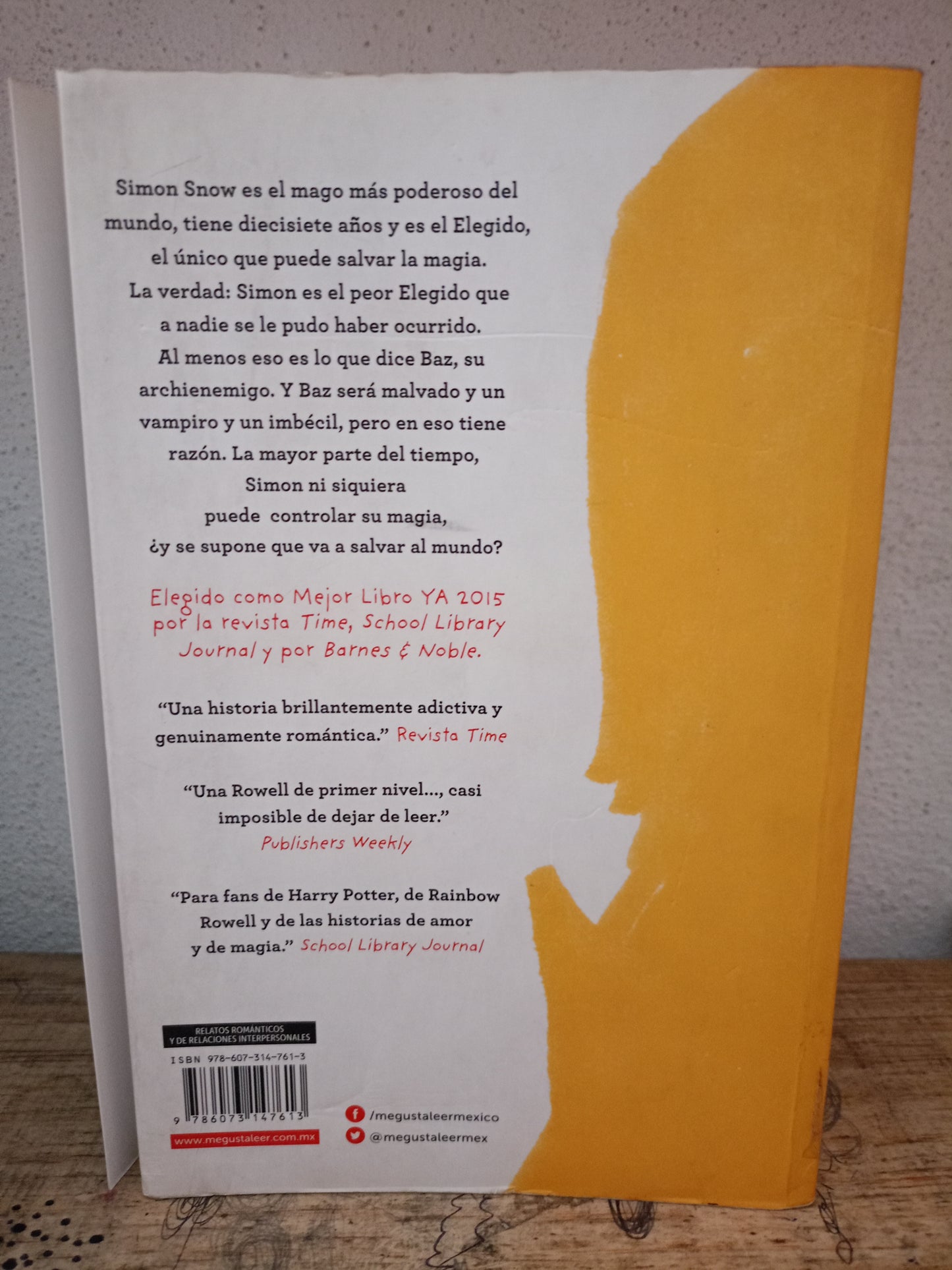 CARRY ON POR RAINBOW ROWELL USADO NOVELA LITERARIO 305