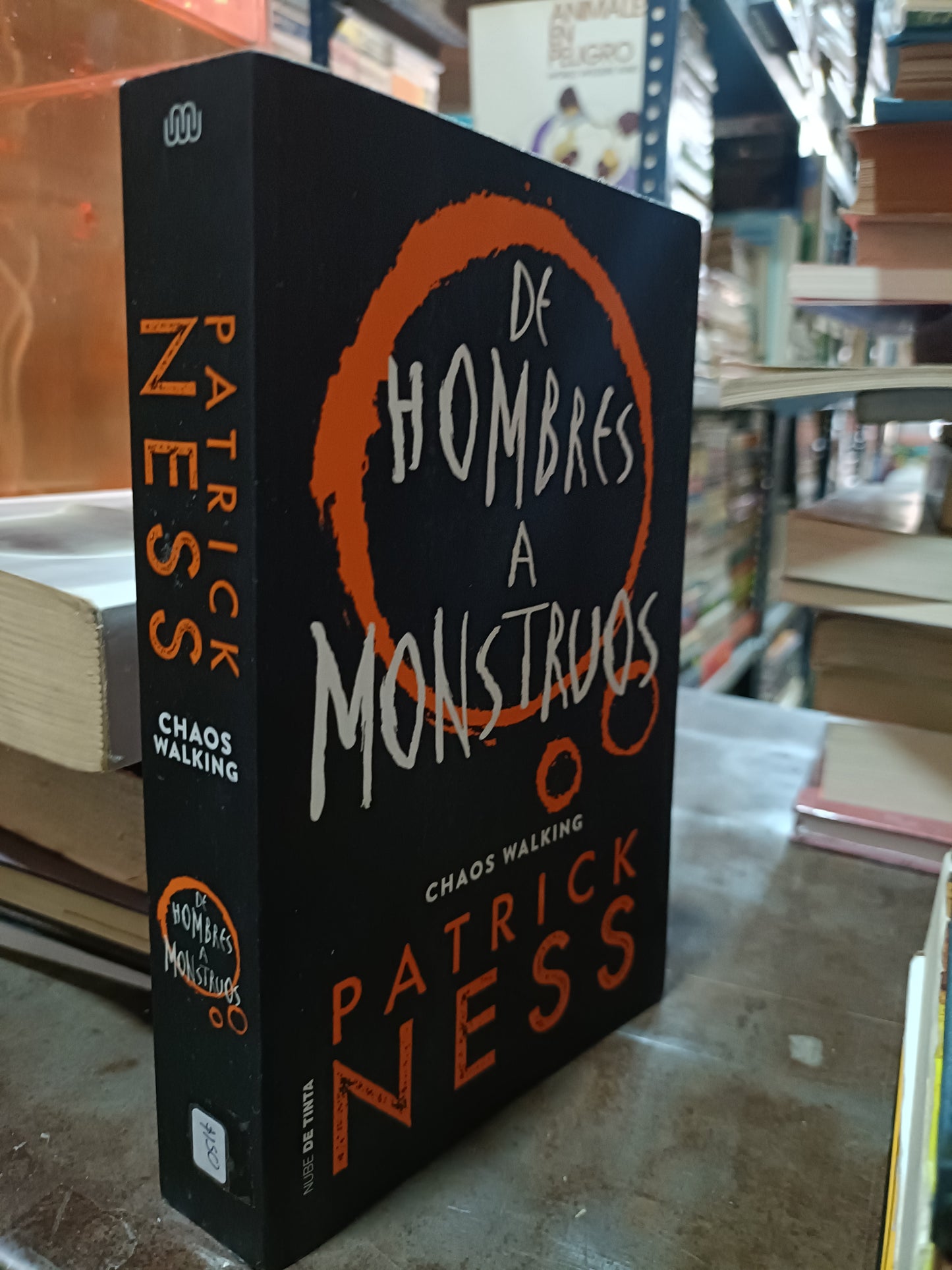 DE HOMBRES A MONSTROUS PATRICK NESS POR CHAOS WALKING USADO NOVELA ALDAMA