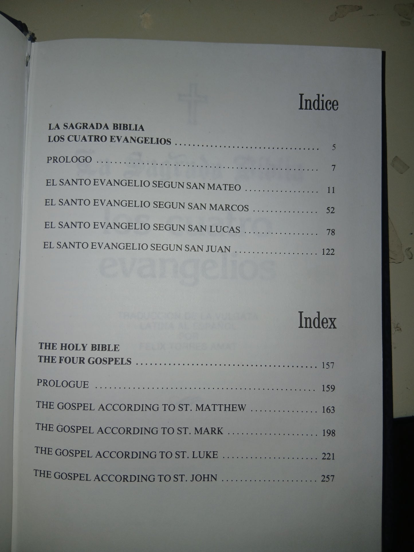 LOS CUATRO EVANGELIOS/THE FOUR GOSPELS (LA SAGRADA BIBLIA) TRADUCIDO POR FELIX TORRES AMAT USADO RELIGIÓN LITERARIO 207