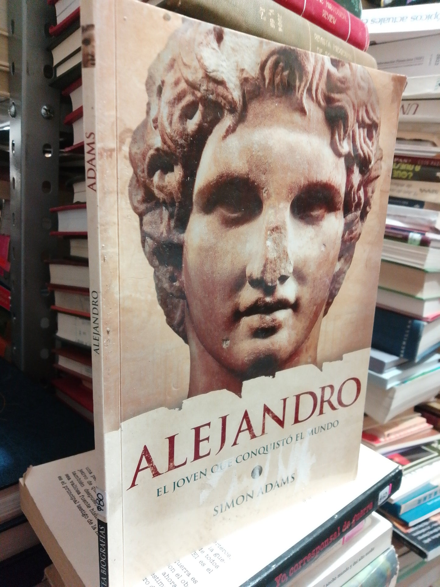 ALEJANDRO EL JOVEN QUE CONQUISTO AL MUNDO POR SIMON ADAMS USADO NOVELA JUÁREZ