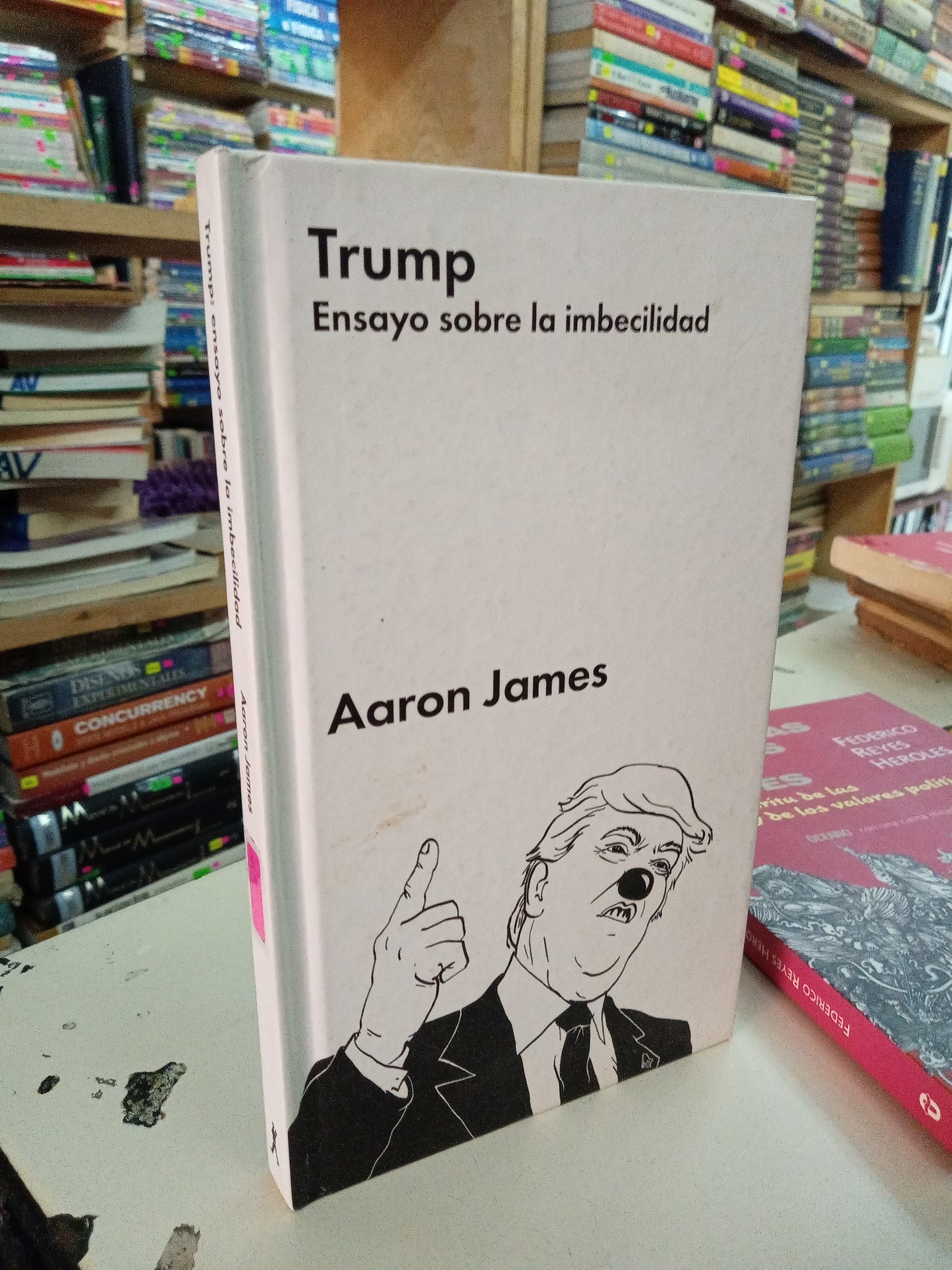 TRUMP ENSAYO SOBRE LA IMBENCIBILIDAD POR AARON JAMES USADO POLITICA PASTA DURA