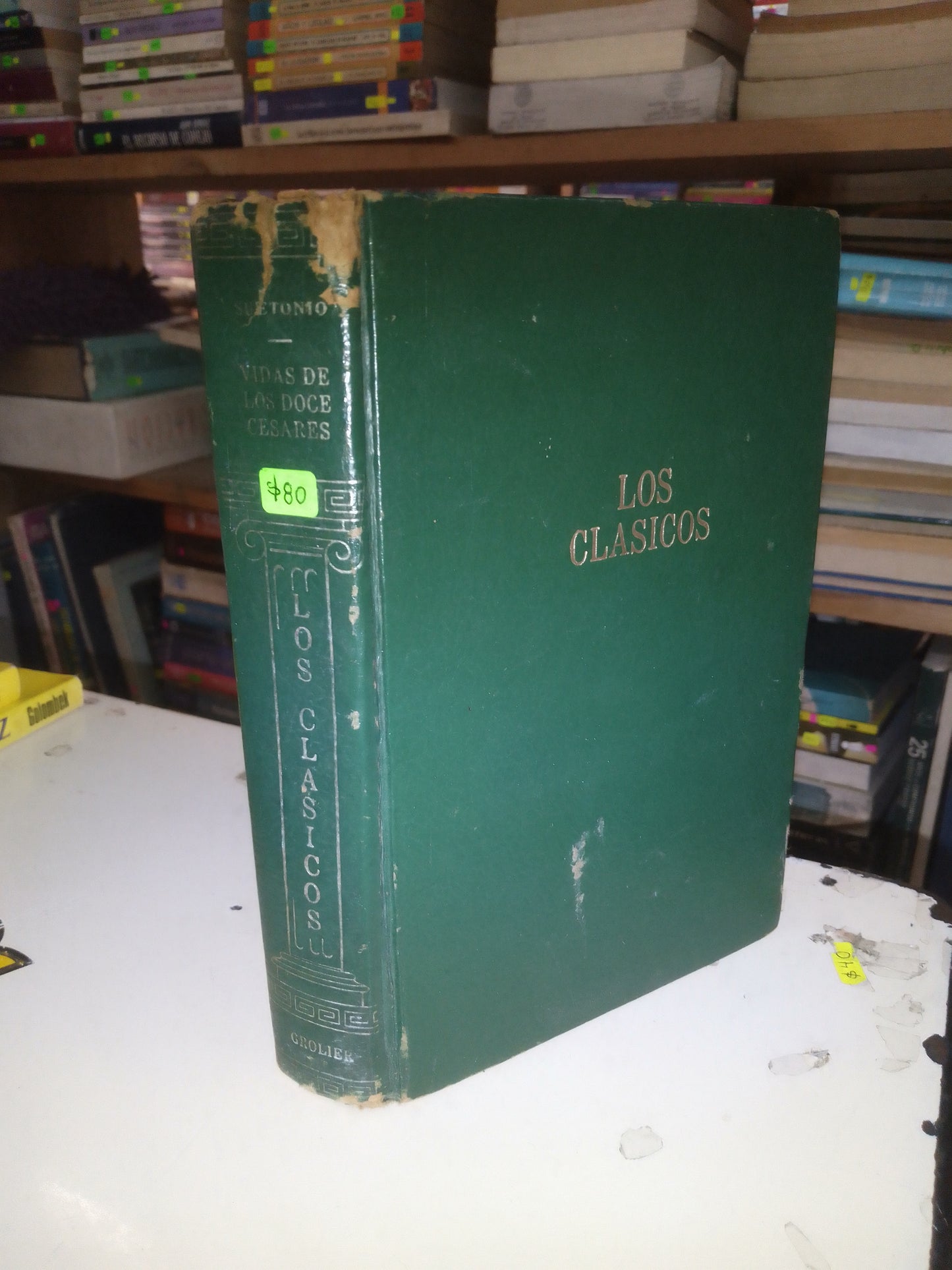 LOS CLÁSICOS: VIDA DE LOS DOCE CÉSARES POR SUETONIO USADO NOVELA LITERARIO 207