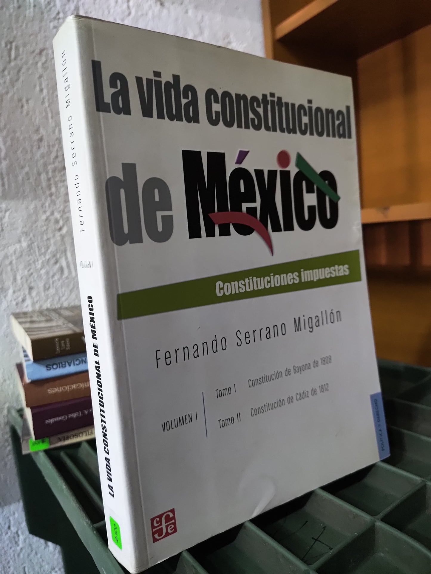 LA VIDA CONSTITUCIONAL DE MEXICO POR FERNANDO SERRANO MIGALLON USADO DERECHO JUAREZ 515