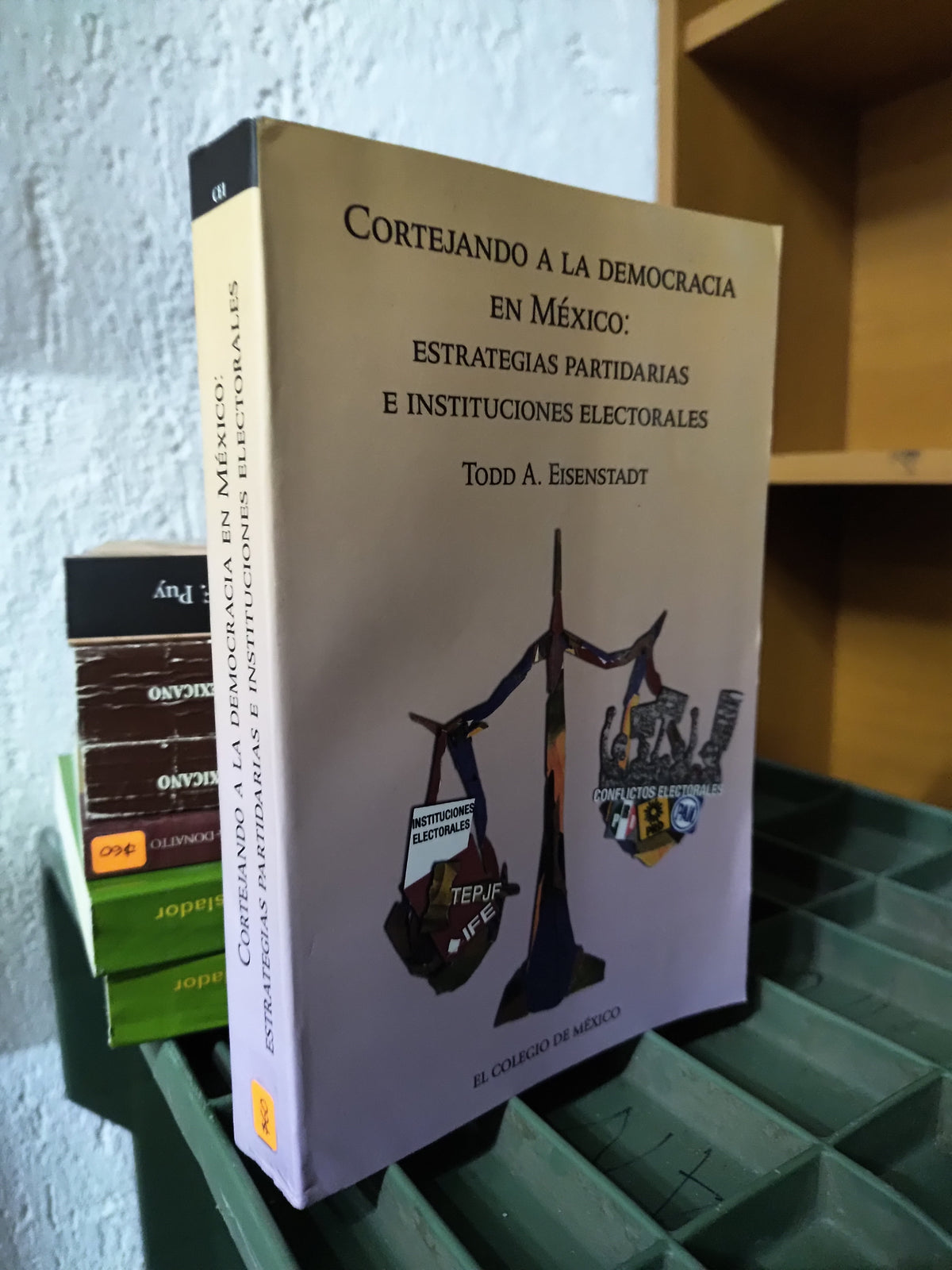 CORTEJANDO A LA DEMOCRACIA EN MEXICO POR TODD A. EISENSTADT USADO DERECHO JUAREZ 515