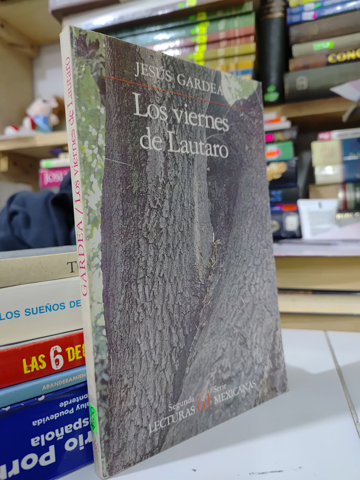 LOS VIERNES DE LAUTARO POR JESUS GARDEA USADO NOVELAS JUAREZ 507