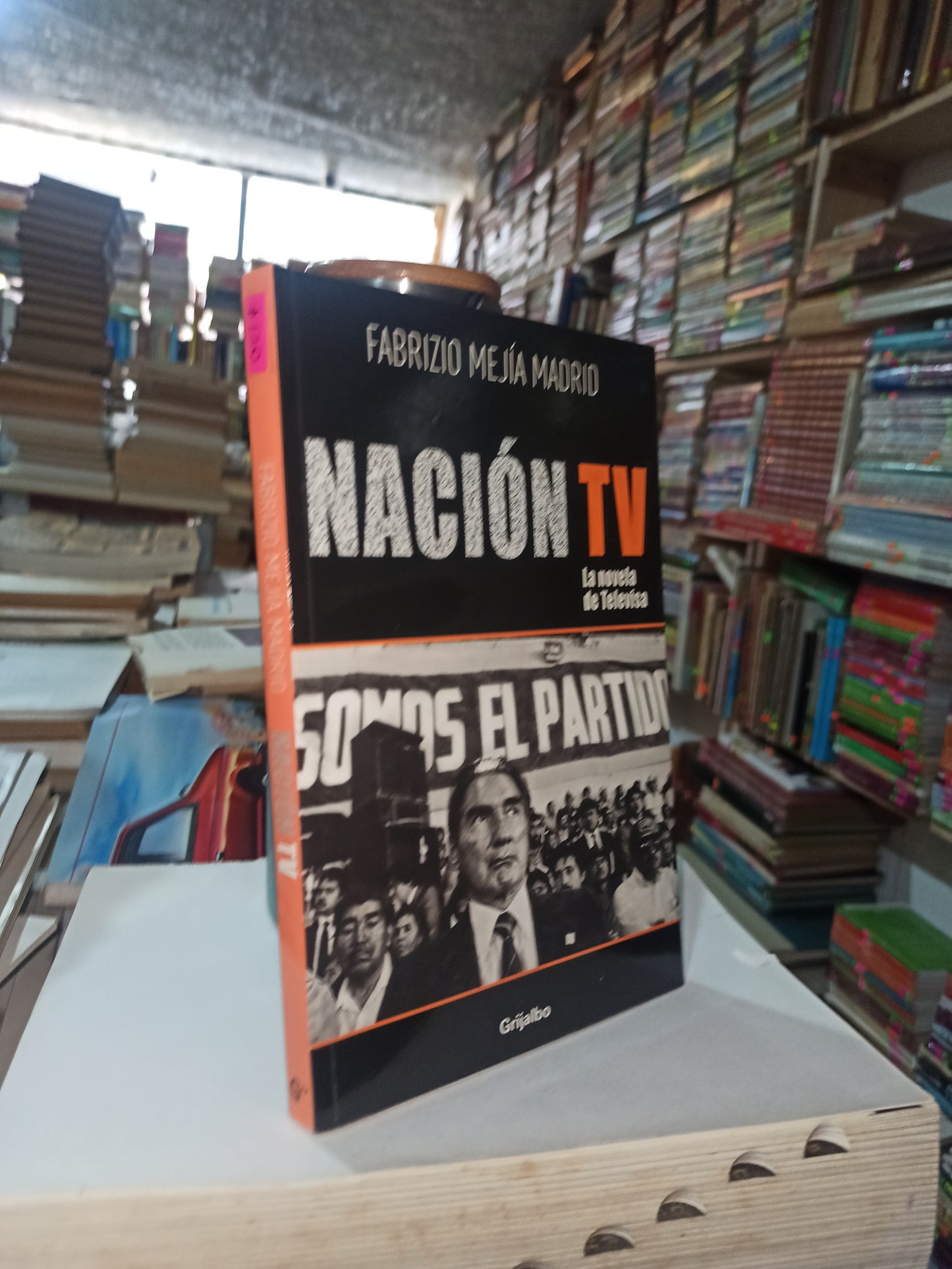 NACION TV POR FRABRIZIO MEJIA MADRID USADO NOVELAS ALDAMA