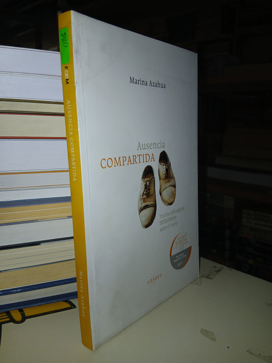 AUSENCIA COMPARTIDA: TREINTA ENSAYOS MÍNIMOS ANTE EL VACIO POR MARINA AZAHUA USADO NOVELA LITERARIO 207