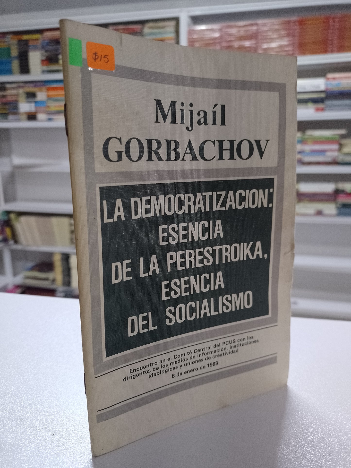 LA DEMOCRATIZACION ESENCIA DE LA PERESTROIKA ESENCIA DE LA PERESTROIKA ESENCIA DEL SOCIALISMO POR MIJAIL GORBACHOV USADO SOCIOLOGIA JUAREZ 515