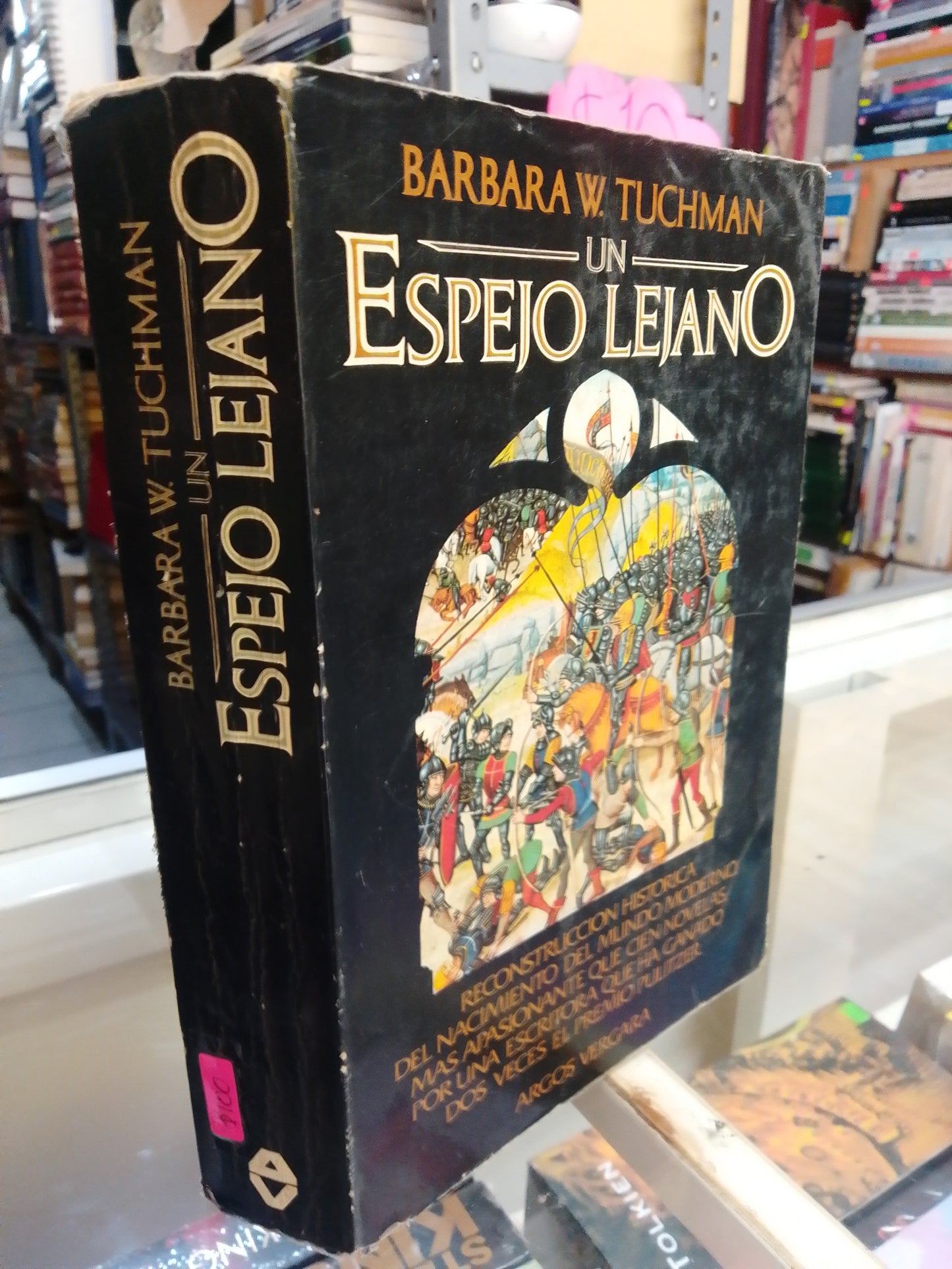 UN ESPEJO LEJANO POR BARBARA W. TUCHMAN USADO NOVELAS JUAREZ