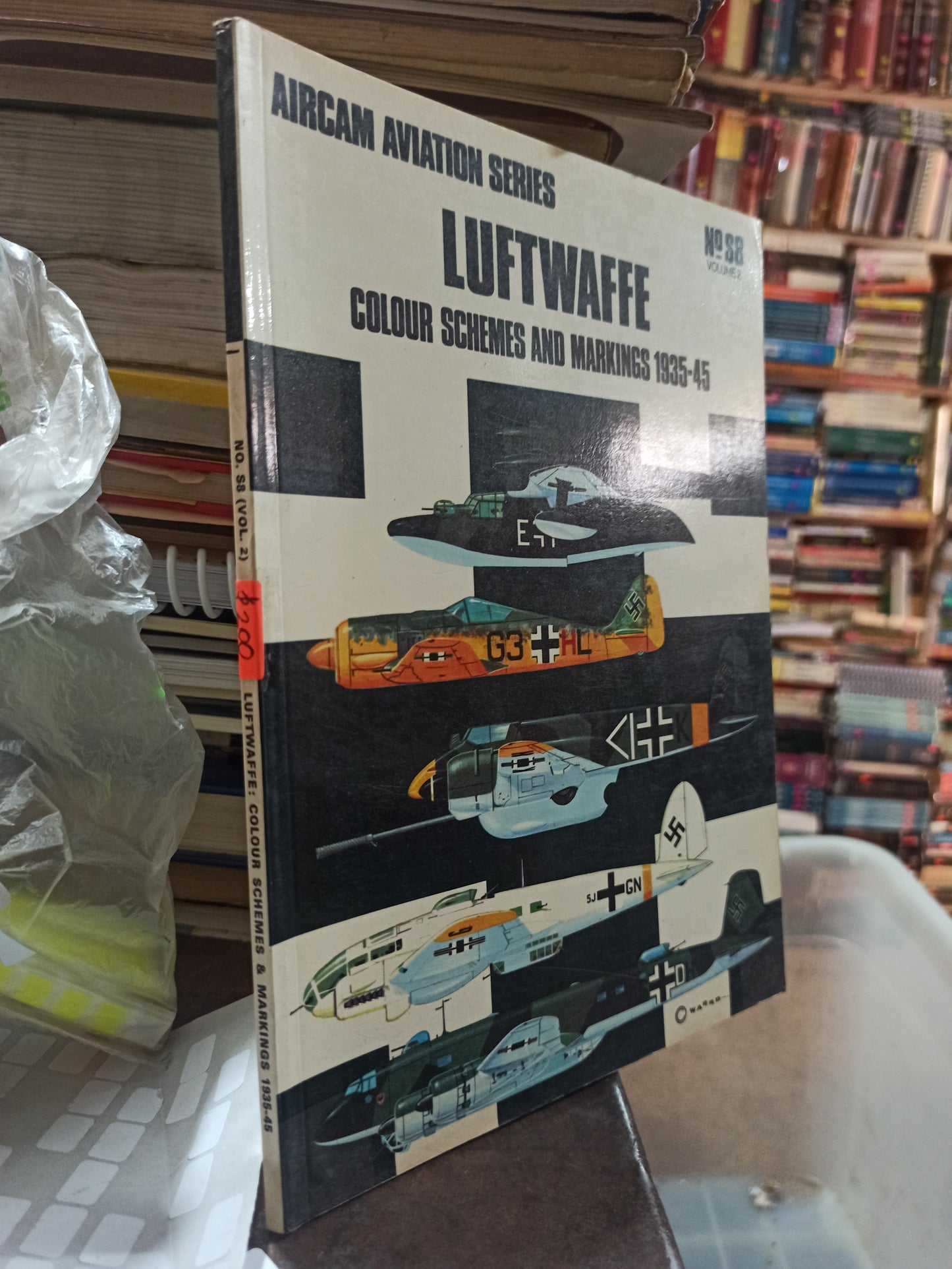 LUFTWAFFE COLOUR SCHEMES AND MARKINGS POR MARTIN WINDROW USADO 2DA GUERRA ALDAMA