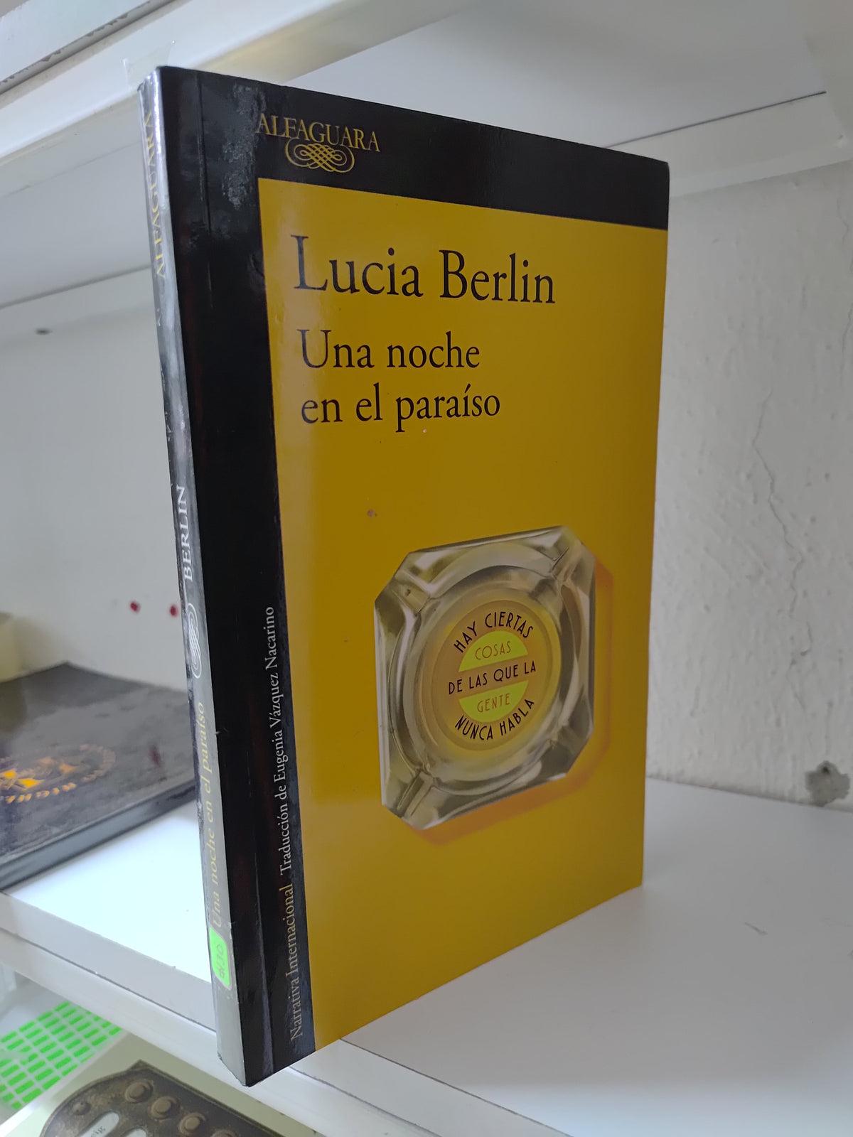 UNA NOCHE EN EL PARAISO POR LUCIA BERLIN USADO NOVELAS JUAREZ 515