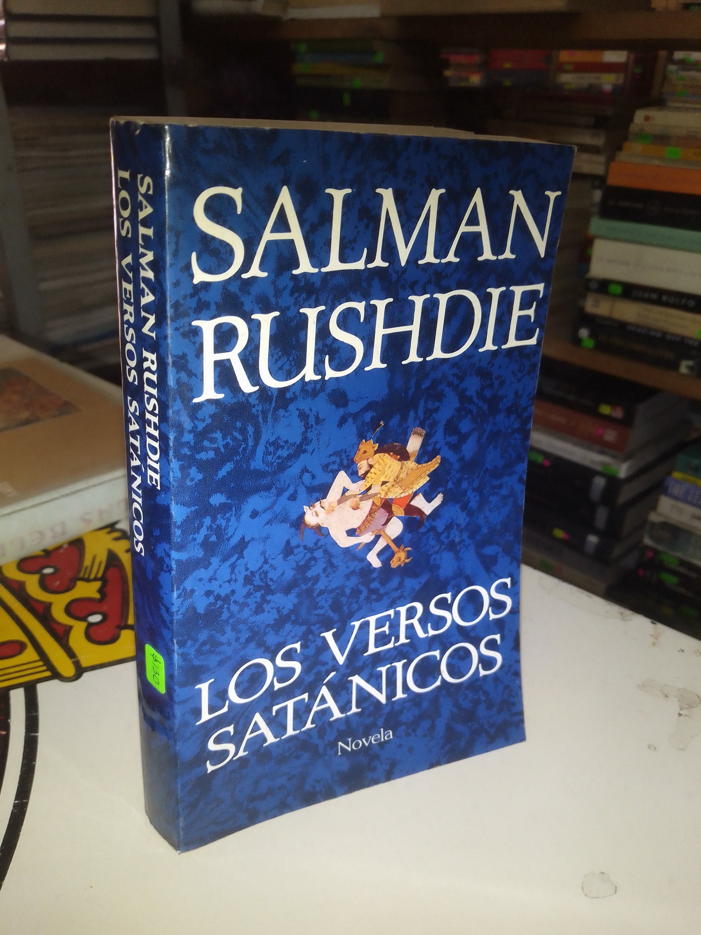 LOS VERSOS SATÁNICOS POR SALMAN RUSHDIE USADO NOVELA LITERARIO 207