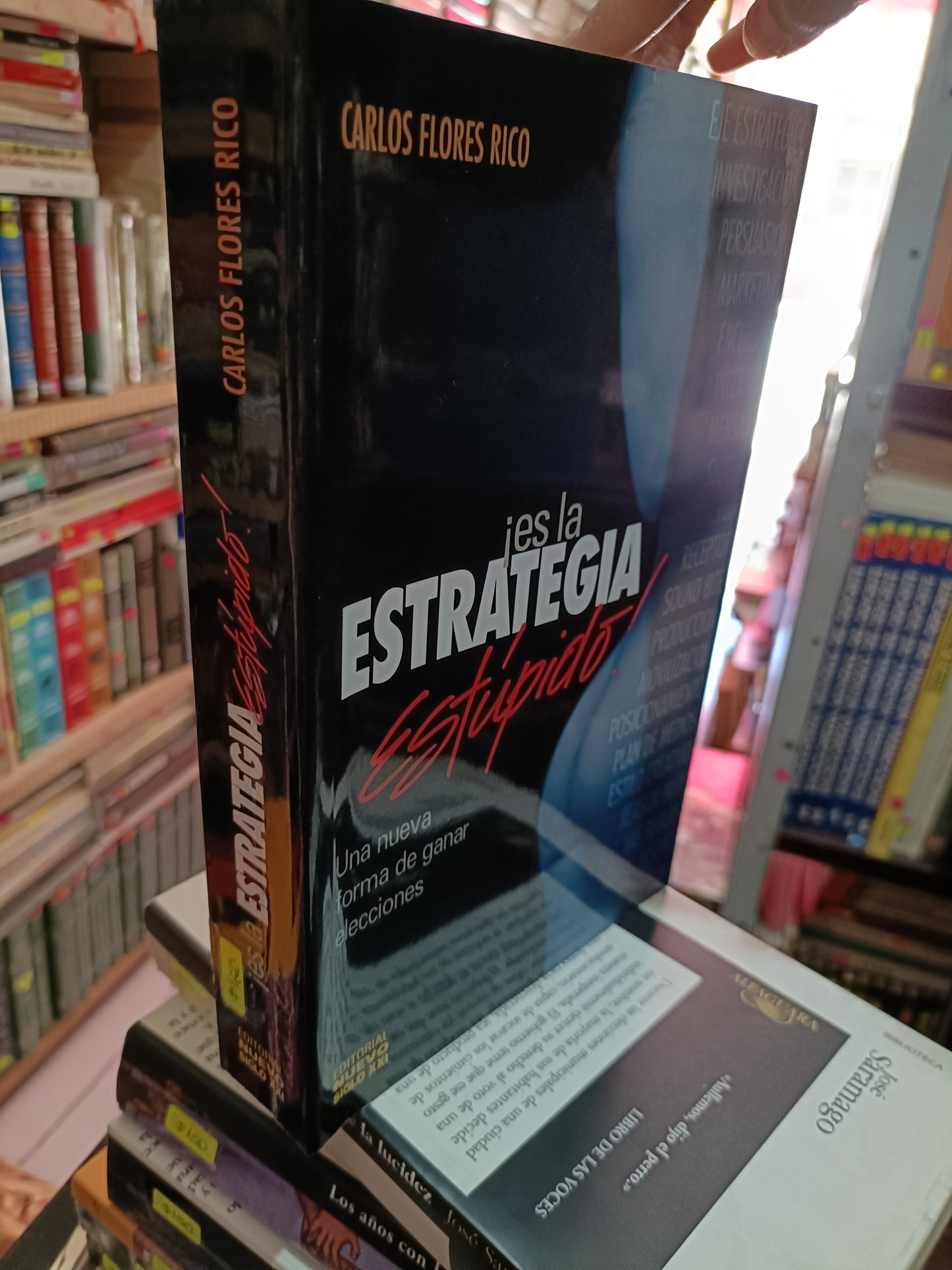 ES LA ESTRATEGIA ESTUPIDO POR CARLOS FLORES RICO USADO POLITICA LITERARIO 305