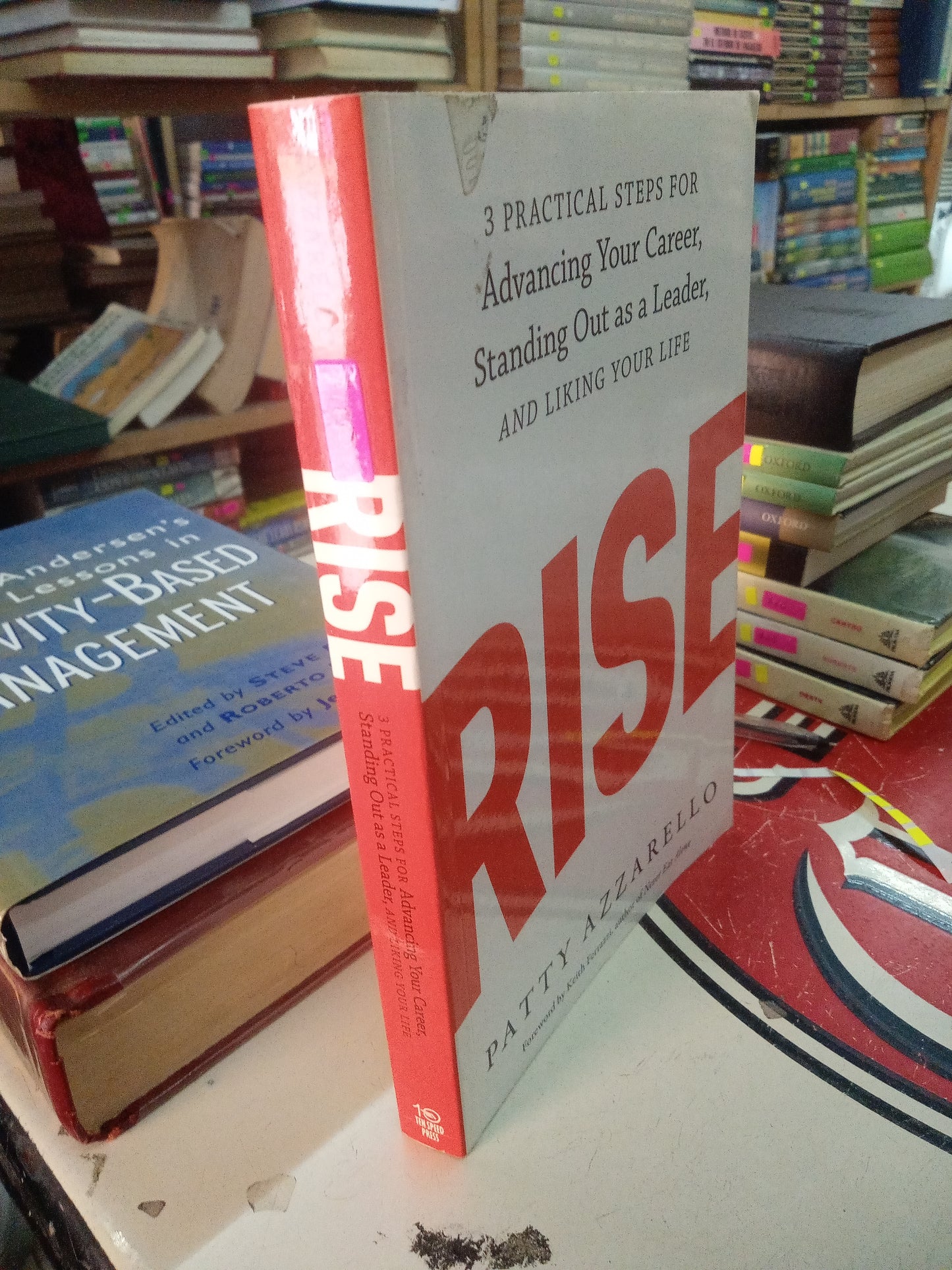 RISE POR OATTY AZZARELLO USADO ADMINISTRACION LITERARIO 207