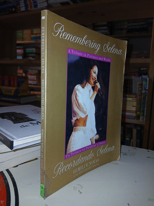 RECORDANDO SELENA UN TRIBUTO EN PALABRAS Y FOTOS POR HIMILCE NOVAS Y ROSEMARY SILVA (VERSIÓN BILINGUE) USADO NOVELA LITERARIO 207