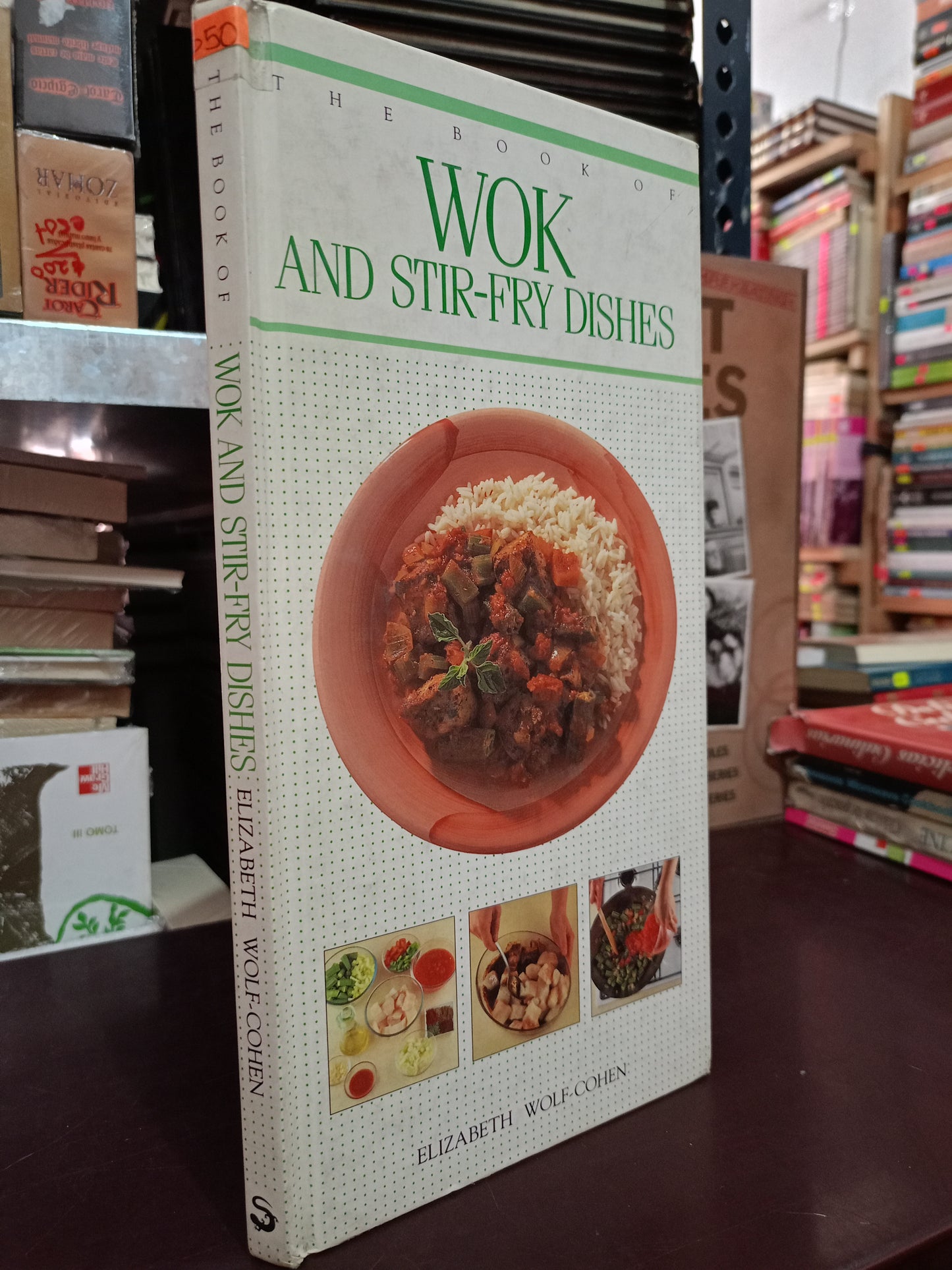 THE BOOK OF WOK AND STIR-FRY DISHES POR ELIZABETH WOLF-COHEN USADO COCINA LITERARIO 305