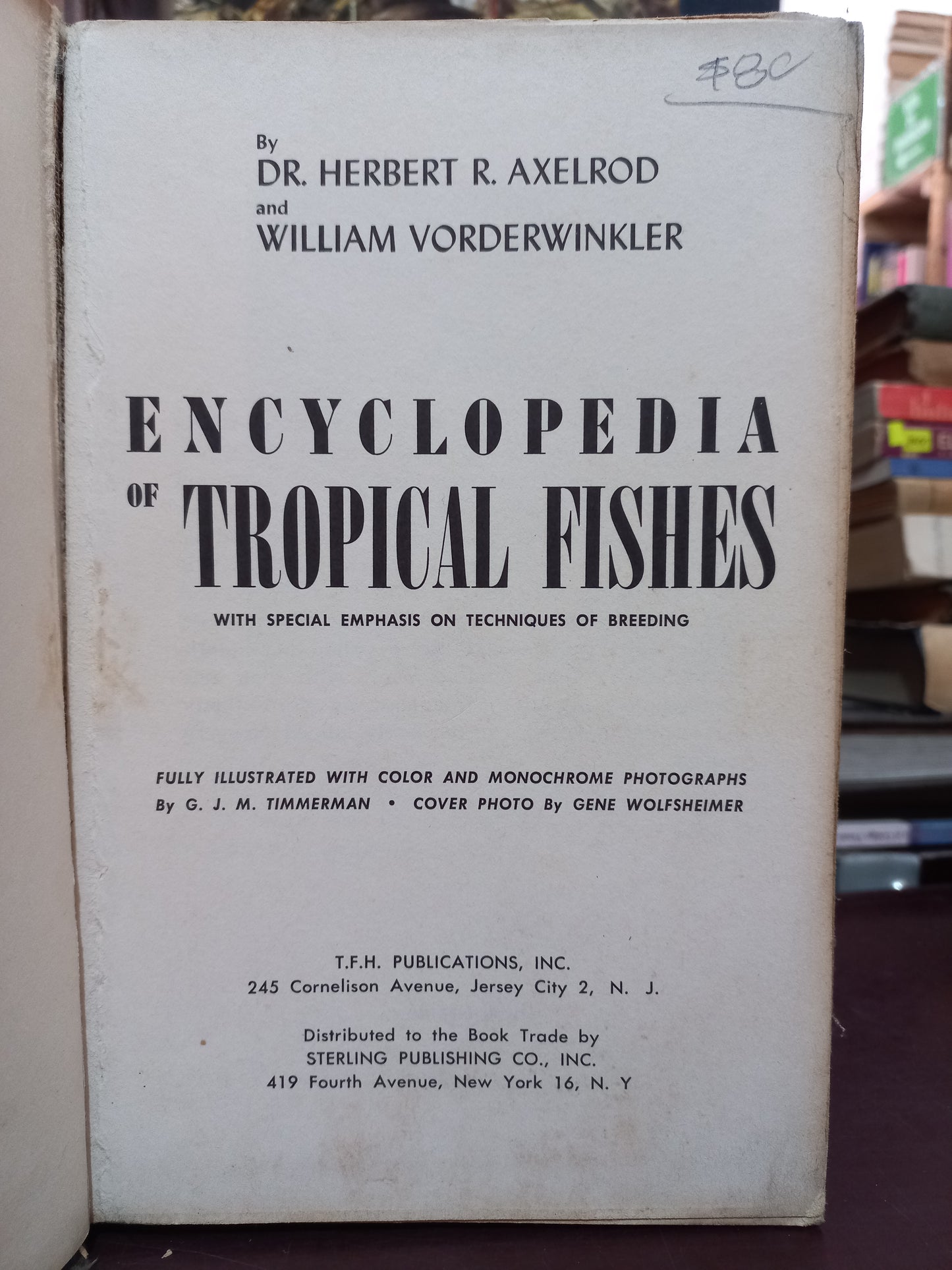ENCYCLOPEDIA OF TROPICAL FISHES POR HERBERT R. AXELROD Y WILLIAM VORDERWINKLER USADO BIOLOGÍA LITERARIO 305