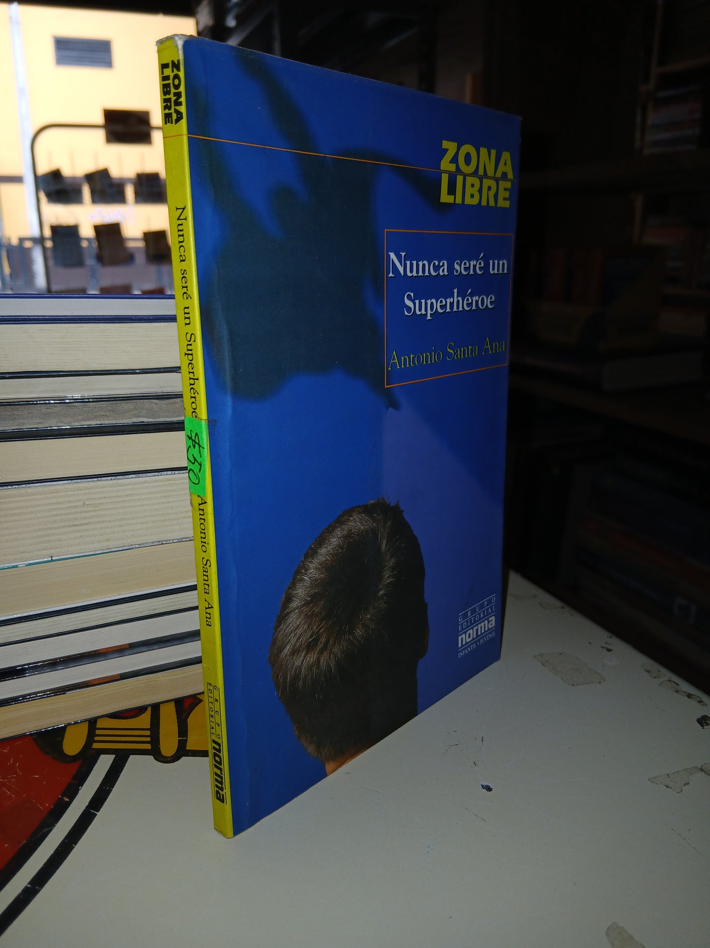 NUNCA SERÉ UN SUPERHÉROE POR ANTONIO SANTA ANA USADO NOVELA LITERARIO 207