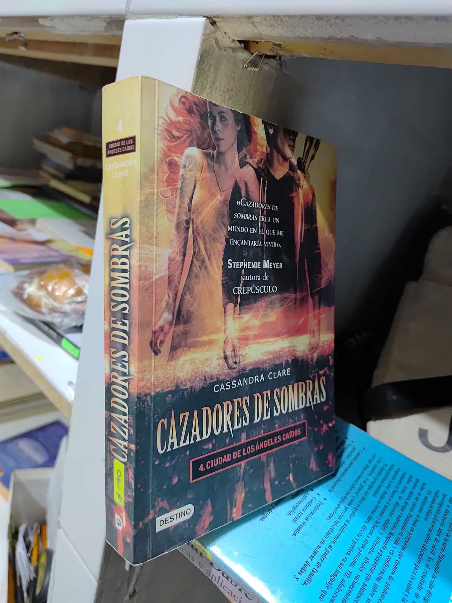 CAZADORES DE SOMBRAS POR CASSANDRA CLARE USADO NOVELAS JUAREZ