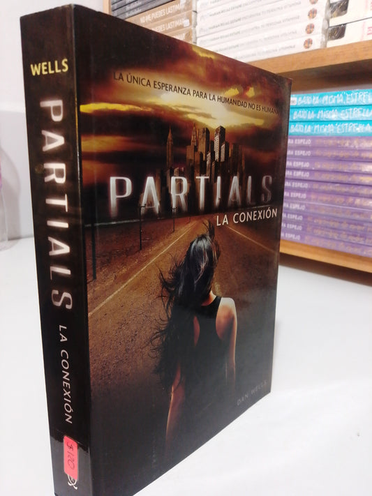 PARTIALS LA CONEXION POR DAN WELLS USADO NOVELA JUAREZ