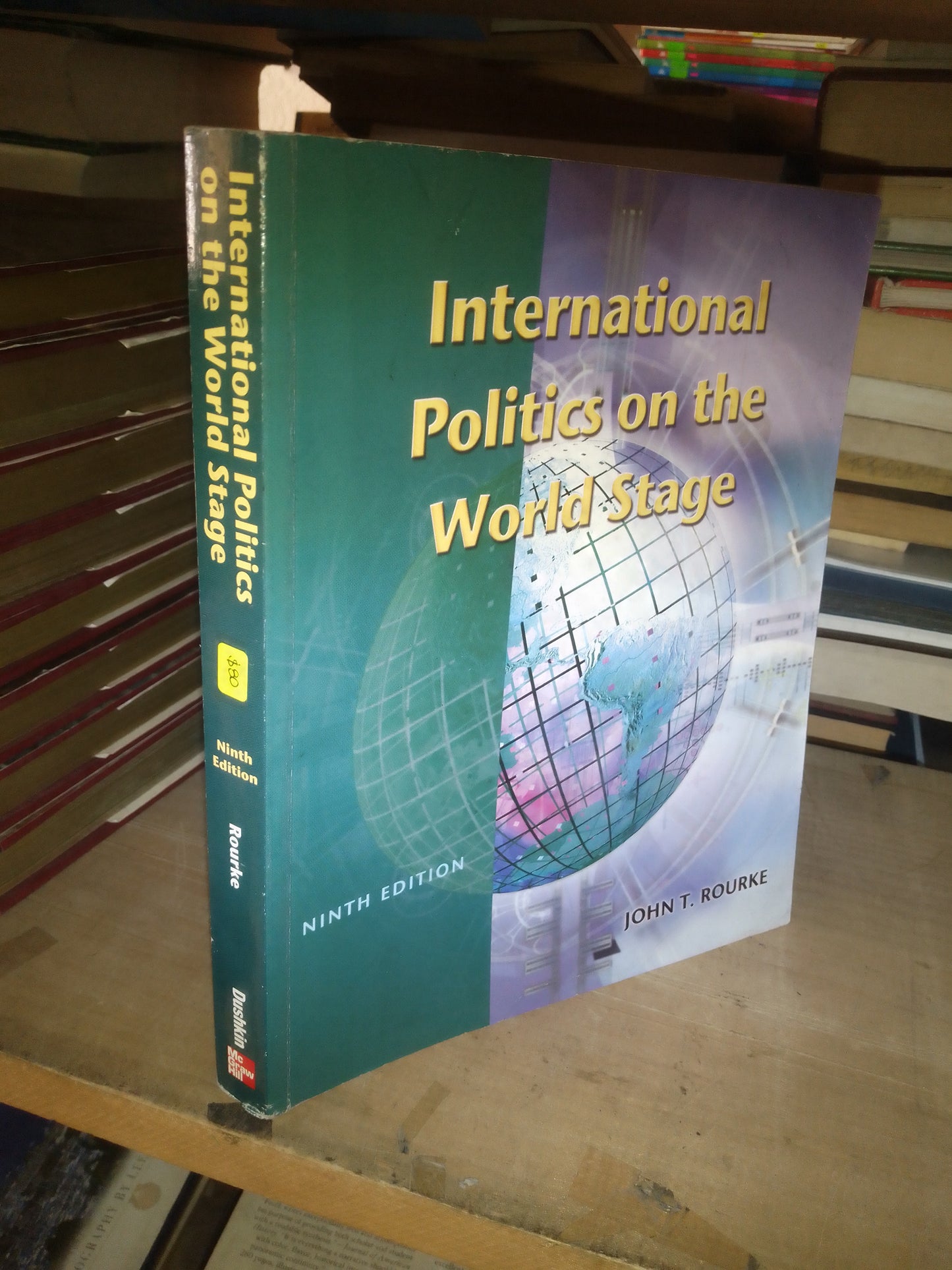 INTERNATIONAL POLITICS ON THE WORLD STAGE POR JOHN  T. ROURKE USADO IDIOMAS LITERARIO 207