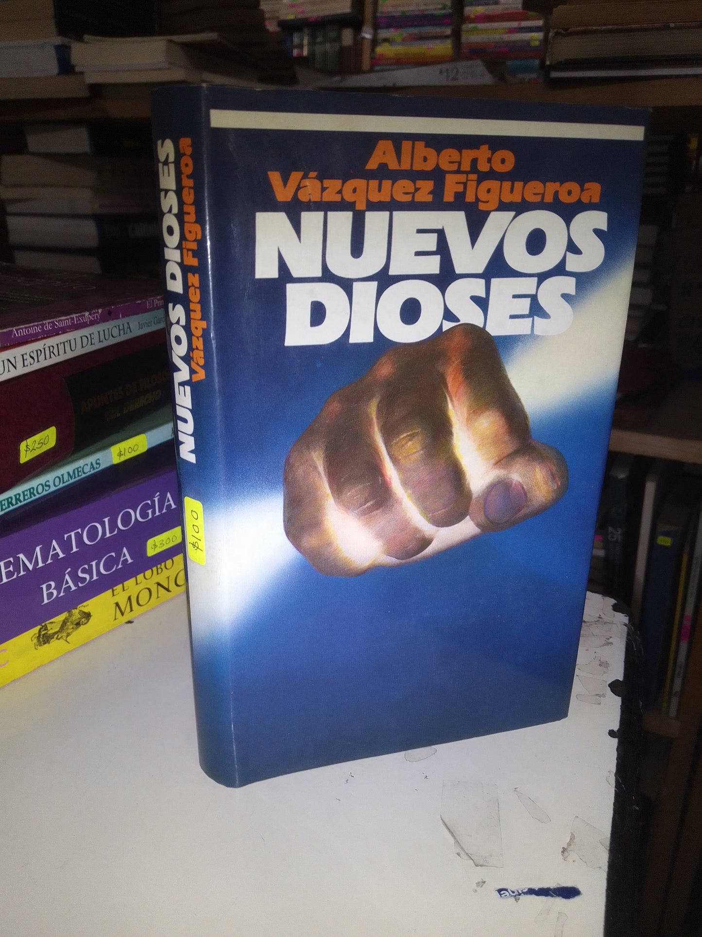 NUEVOS DIOSES POR ALBERTO VAZQUEZ FIGUEROA USADO NOVELA LITERARIO 207