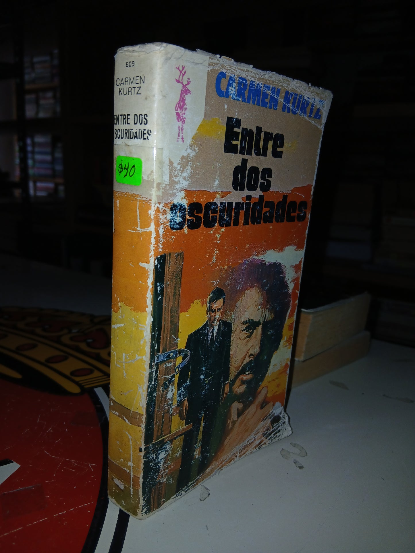 ENTRE DOS OSCURIDADES POR CARMEN KURTZ USADO NOVELA LITERARIO 207